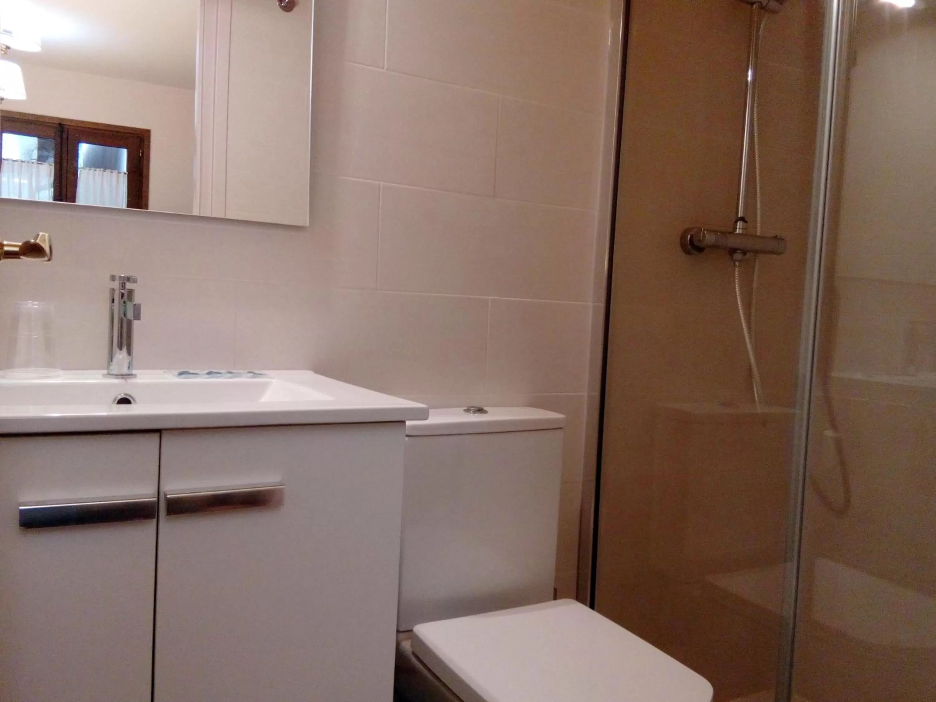 Shower, Bathroom in CAN MENCIÓ - Plaça Major