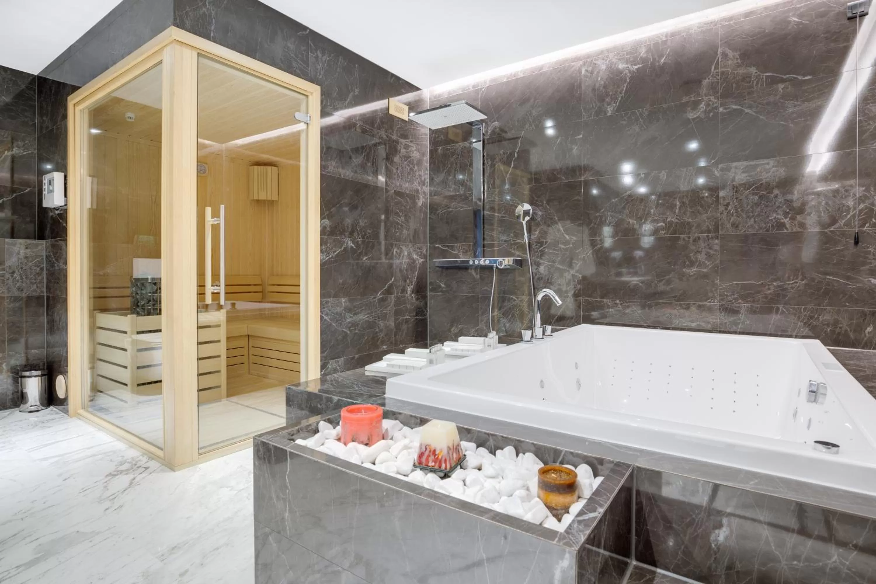 Bathroom in Emerald Hotel