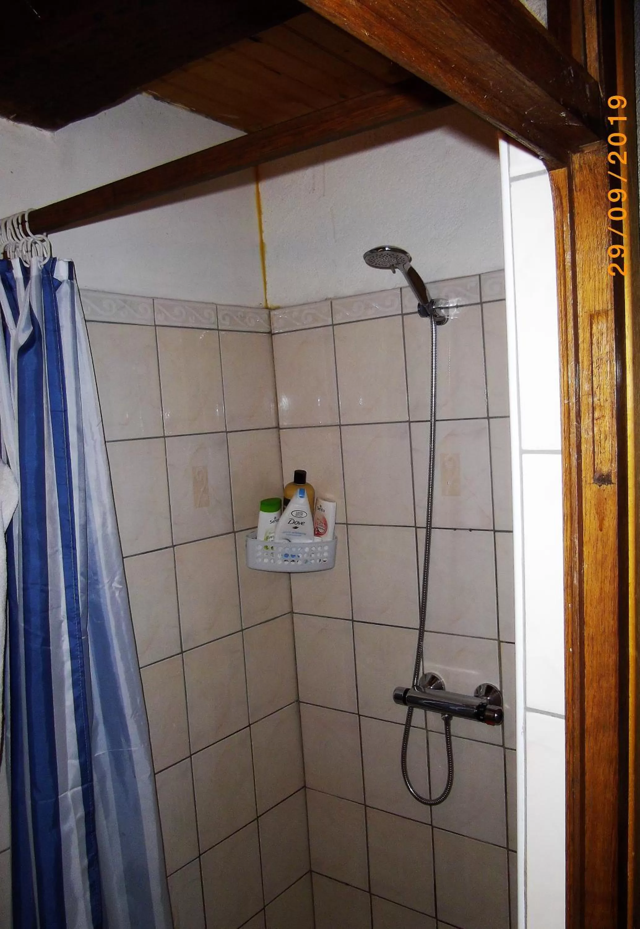 Shower in Maison du Moulin Galuzot
