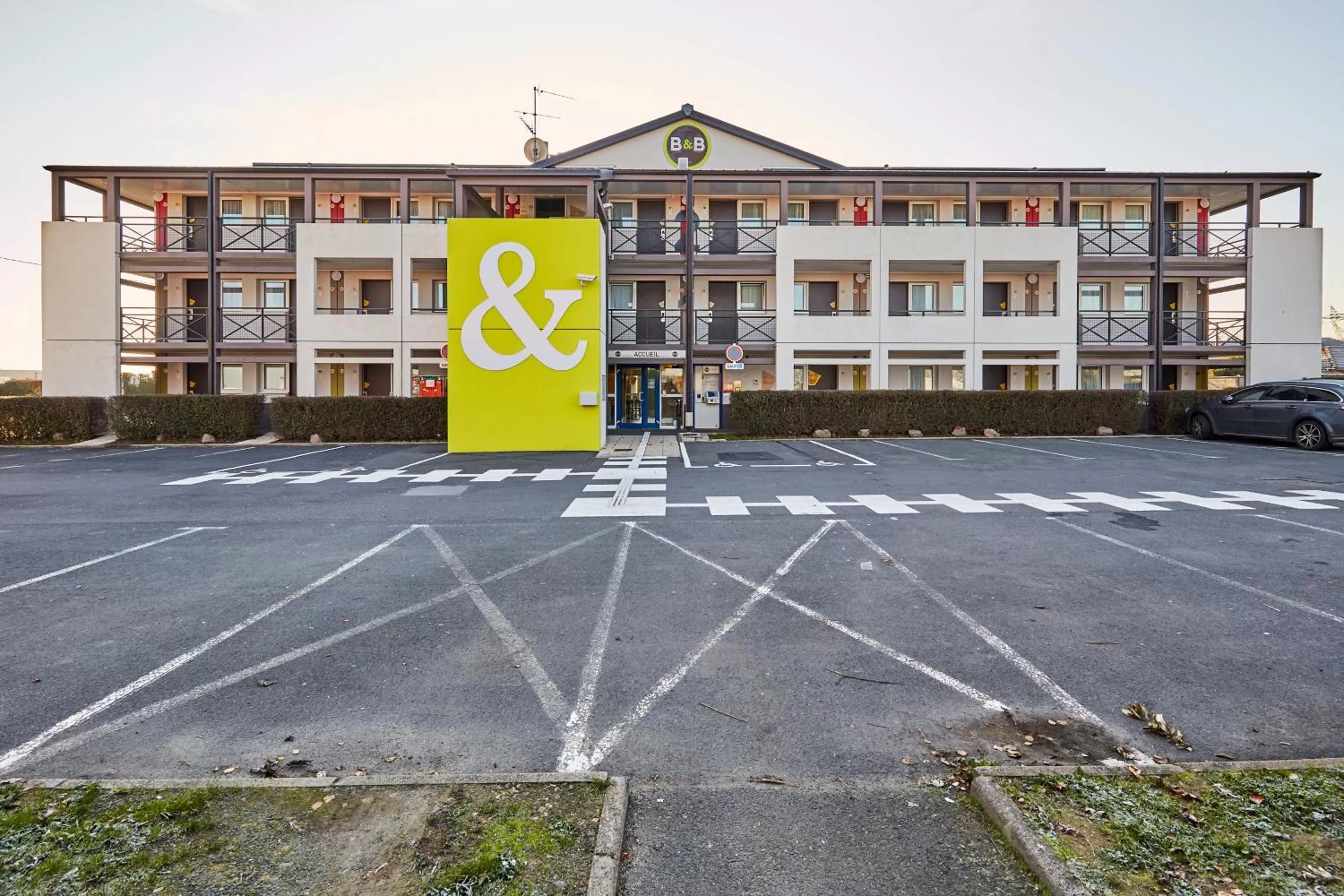 Facade/entrance in B&B HOTEL CAEN Sud
