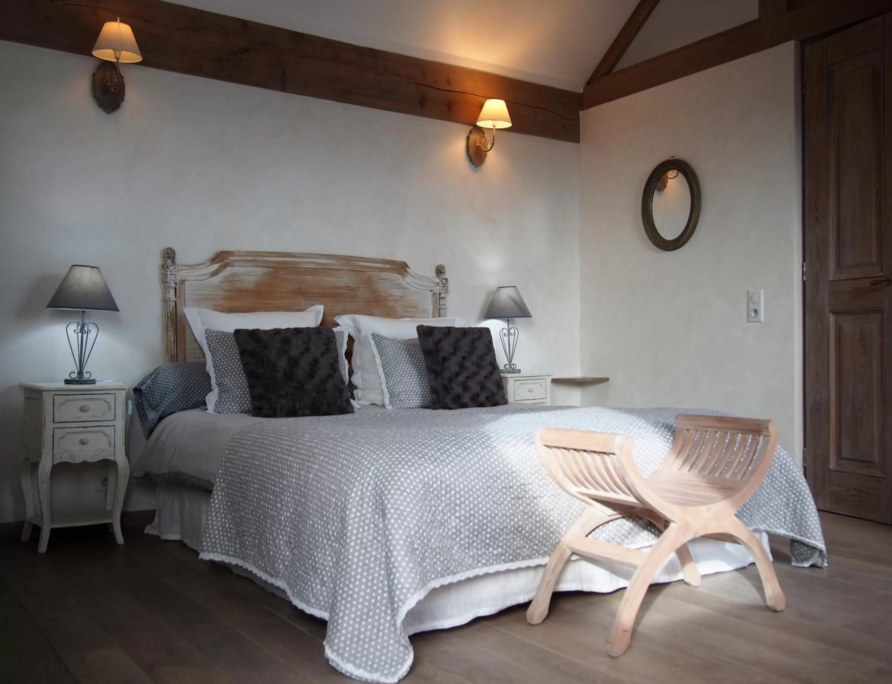 Bed in Les Lumières de Genève