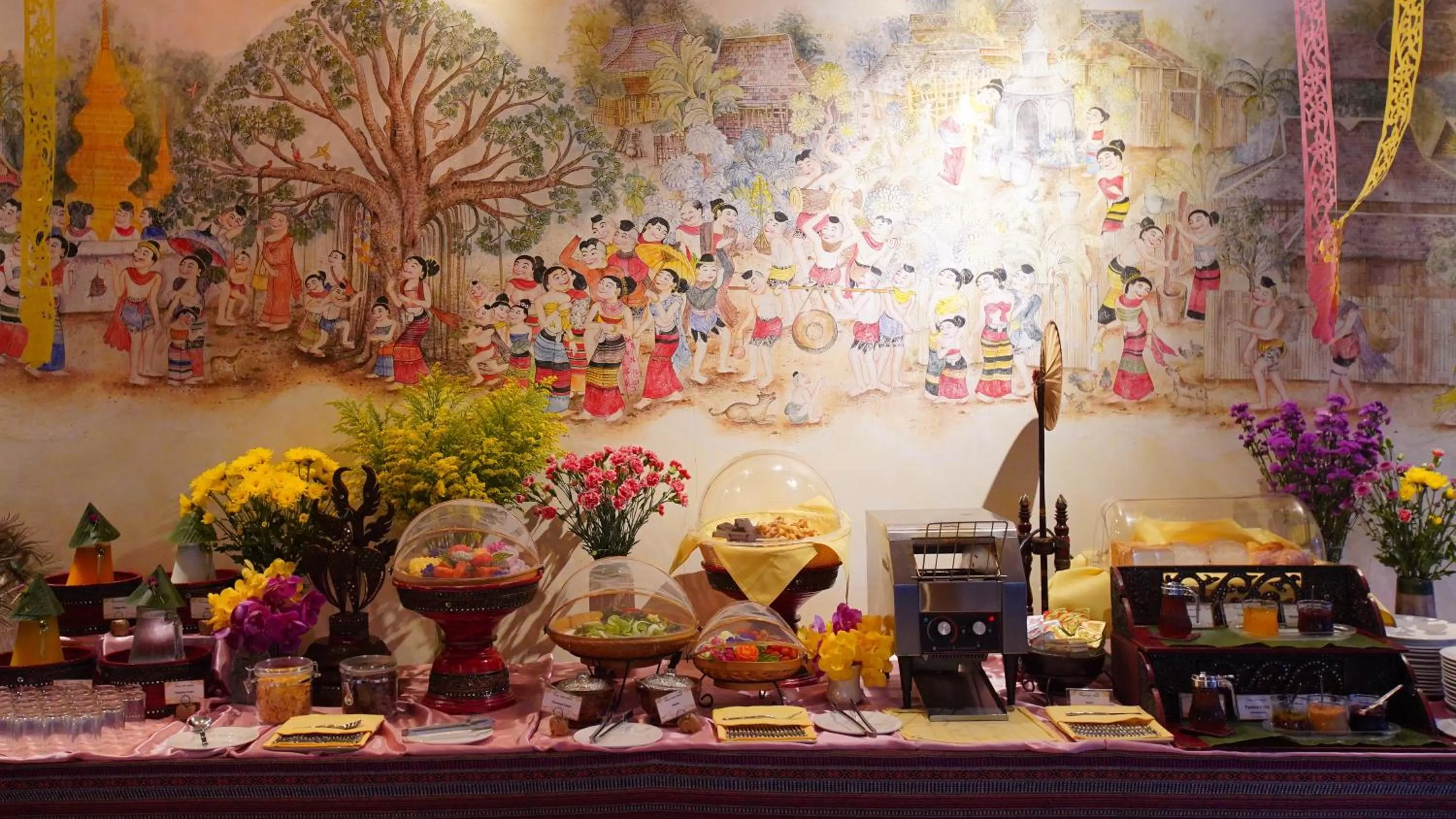 American breakfast in Yaang Come Village Hotel