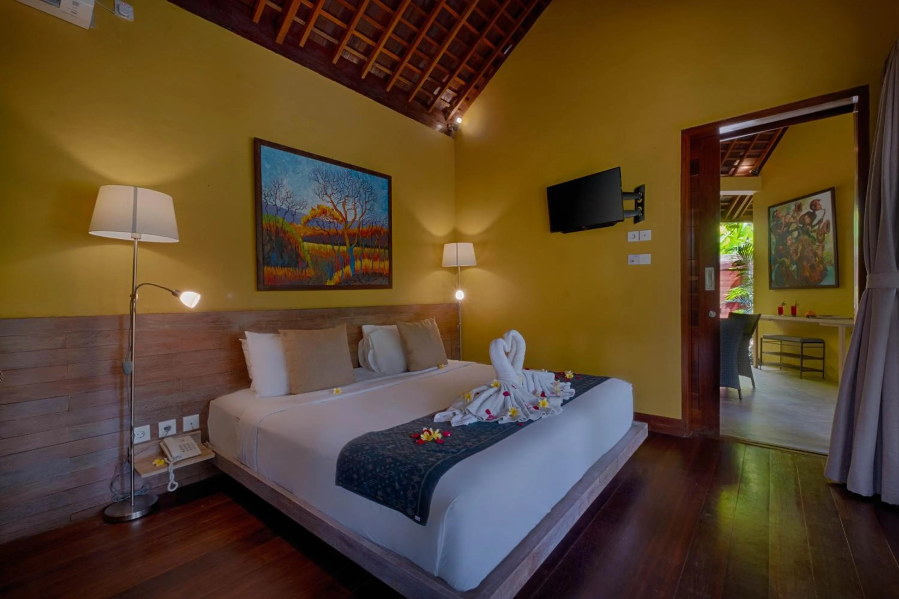 Bed in Samkhya Villas - Free 1x Floating Breakfast or Minibar