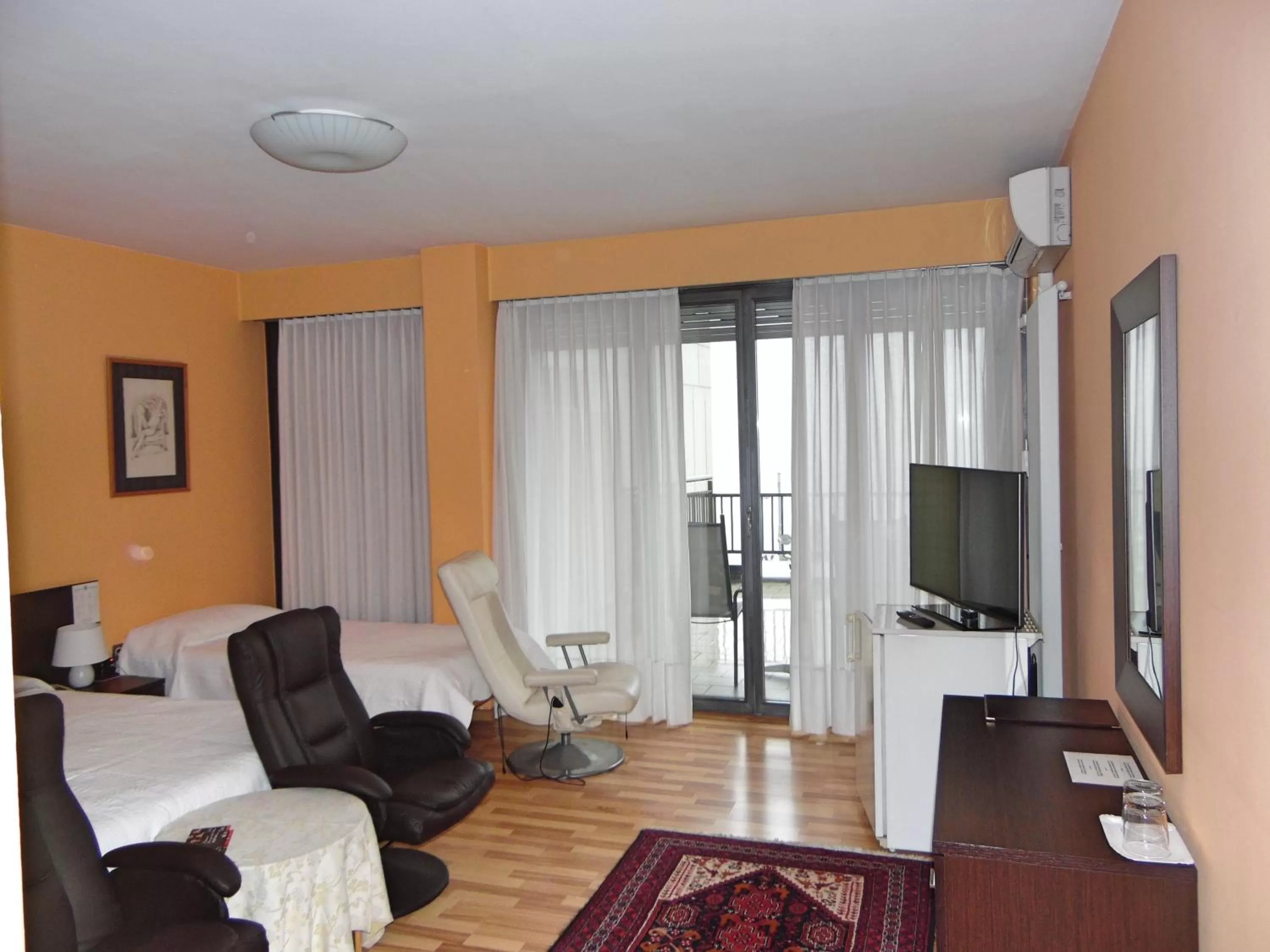 Photo of the whole room in Swiss Lodge Nassa Garni