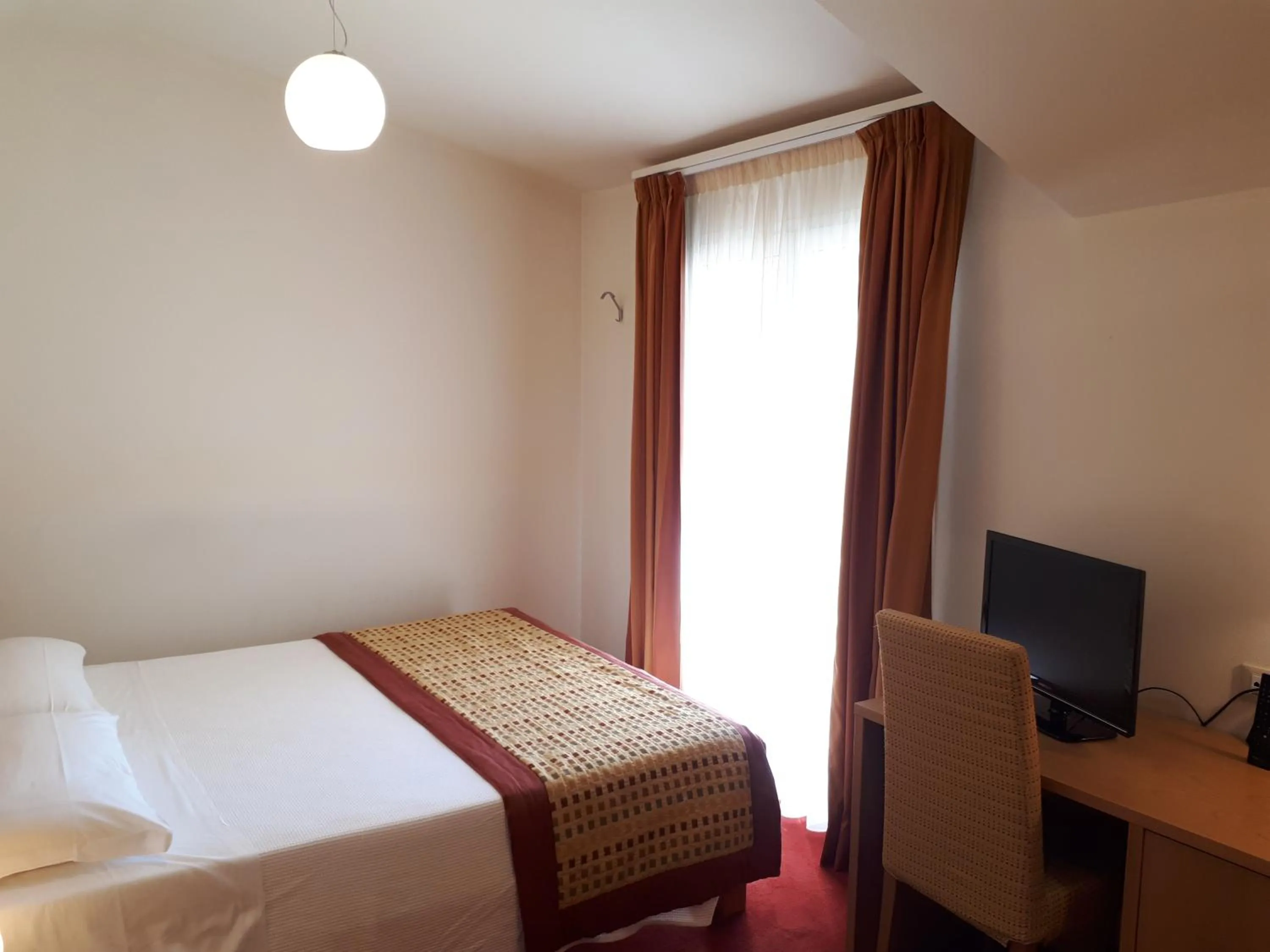Economy Double or Twin Room in Accademia Hotel