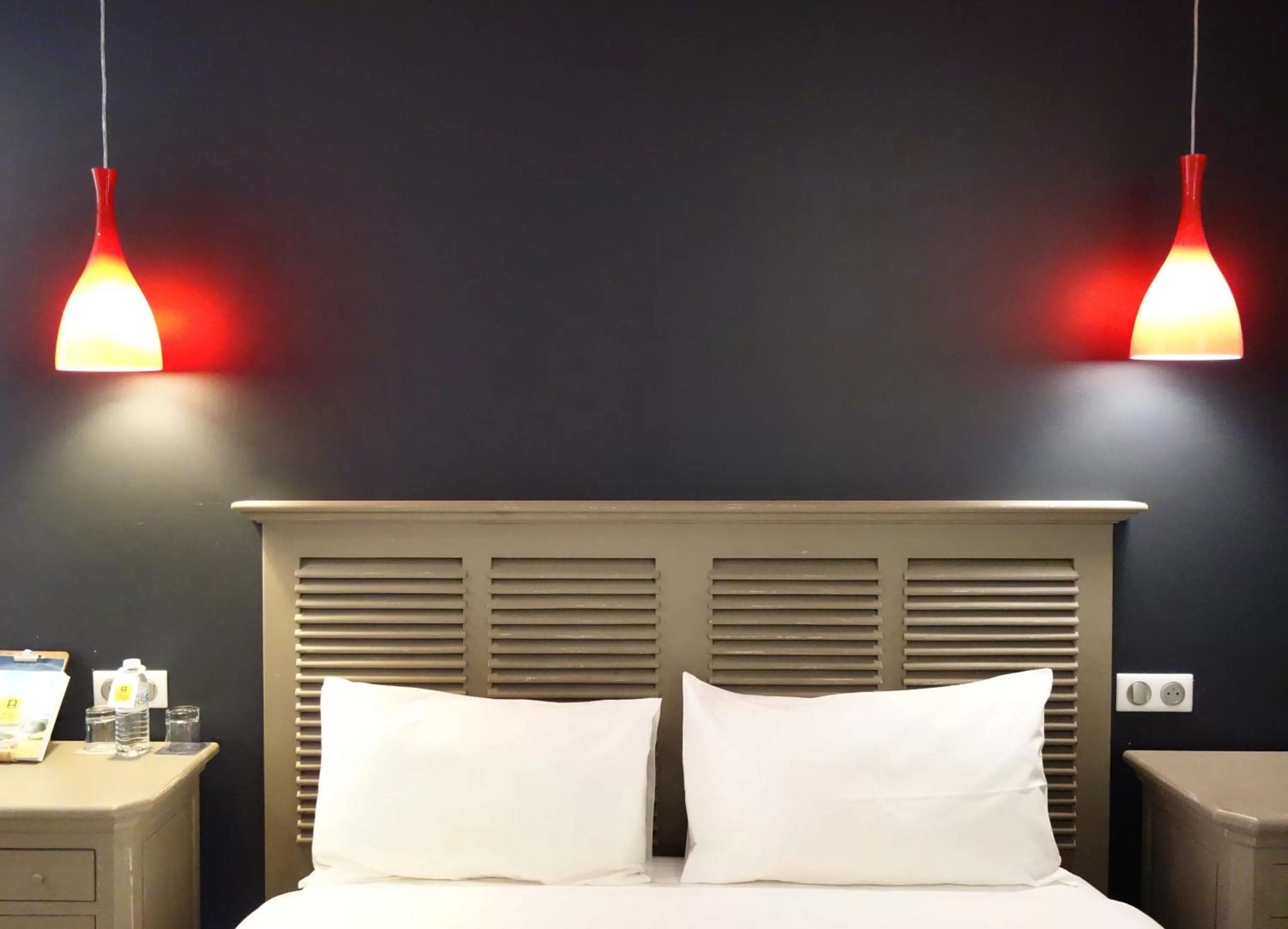 Decorative detail, Bed in Hôtel Henri IV