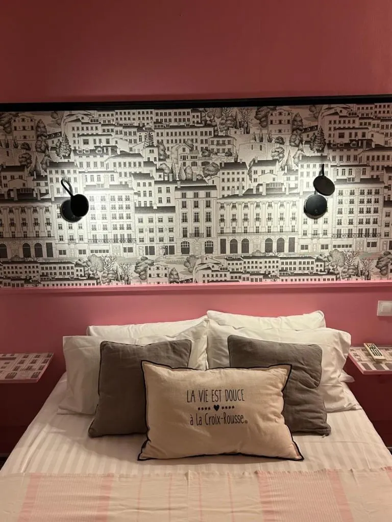 Bed in Hôtel de la Croix-Rousse