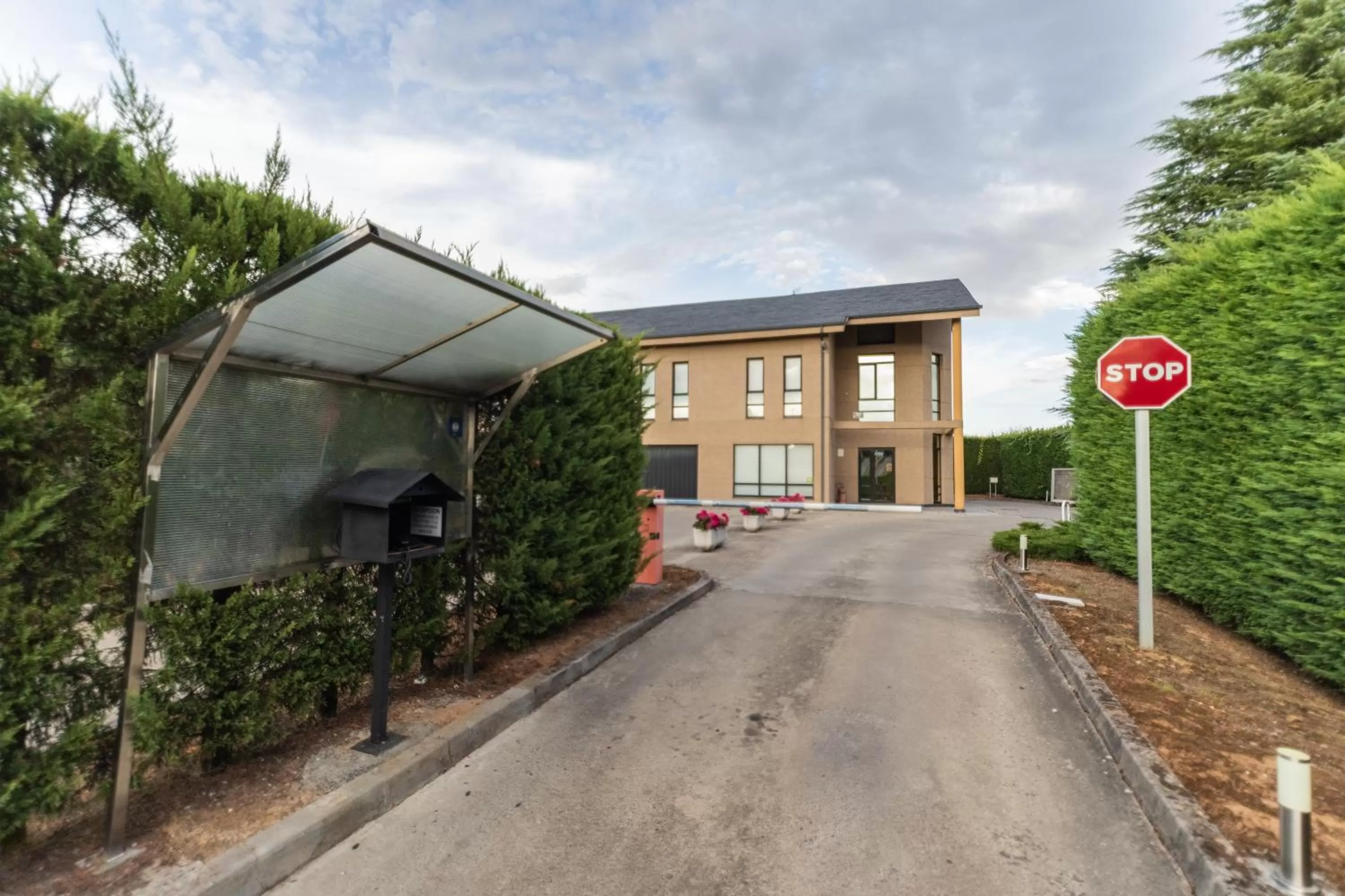 Facade/entrance in Motel Acropolis