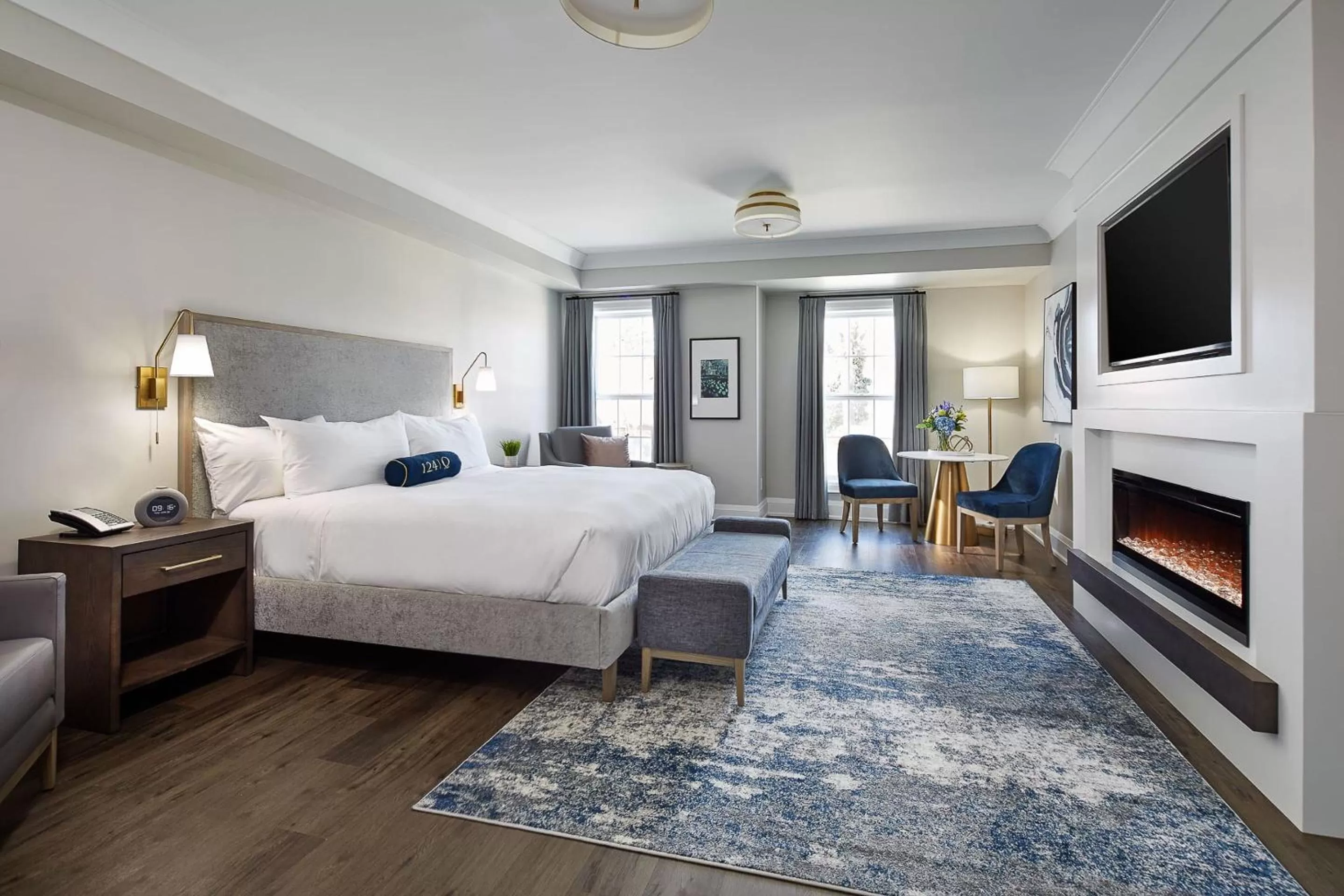 Photo of the whole room, Bed in 124 on Queen Hotel & Spa