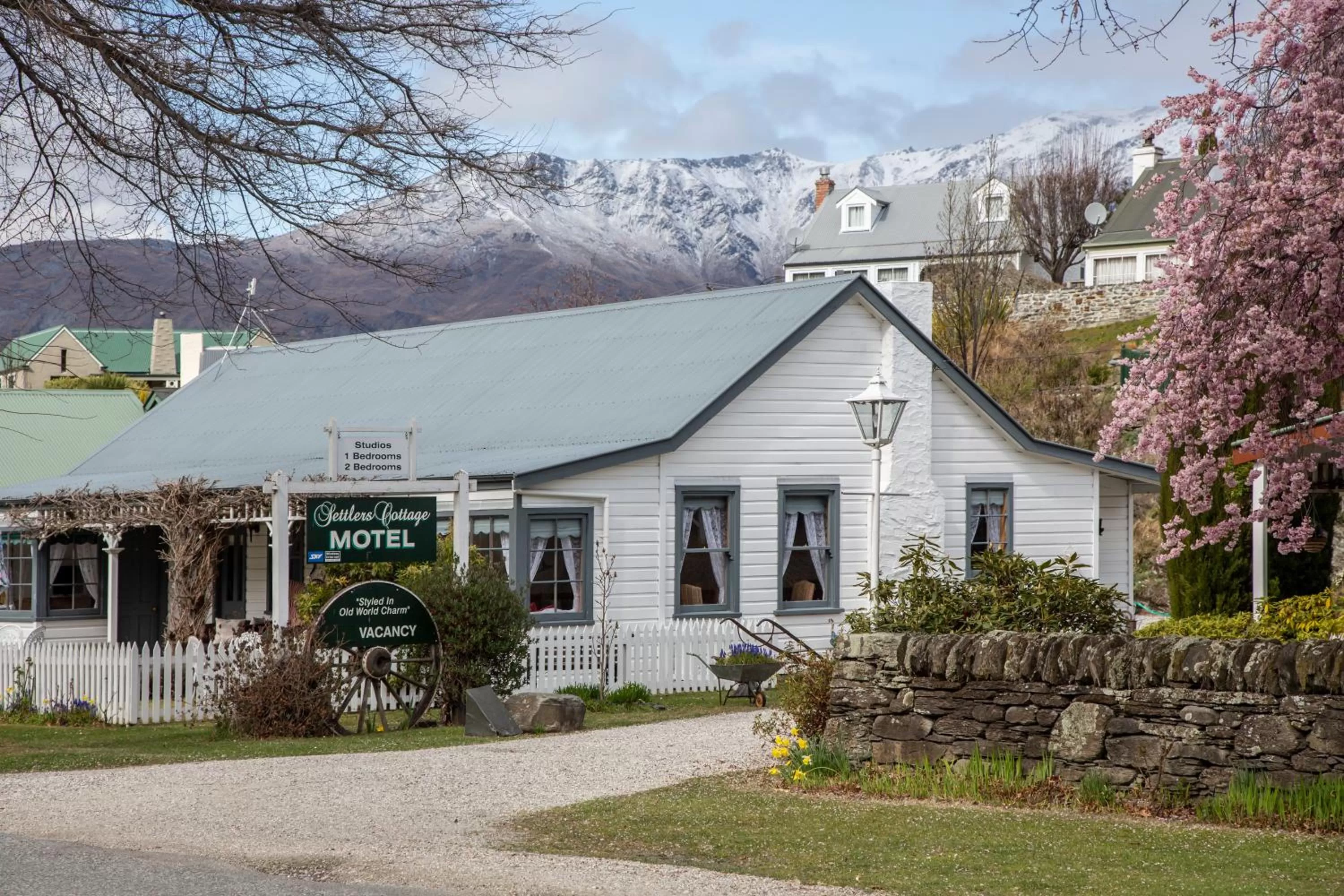 Settlers Cottage Motel