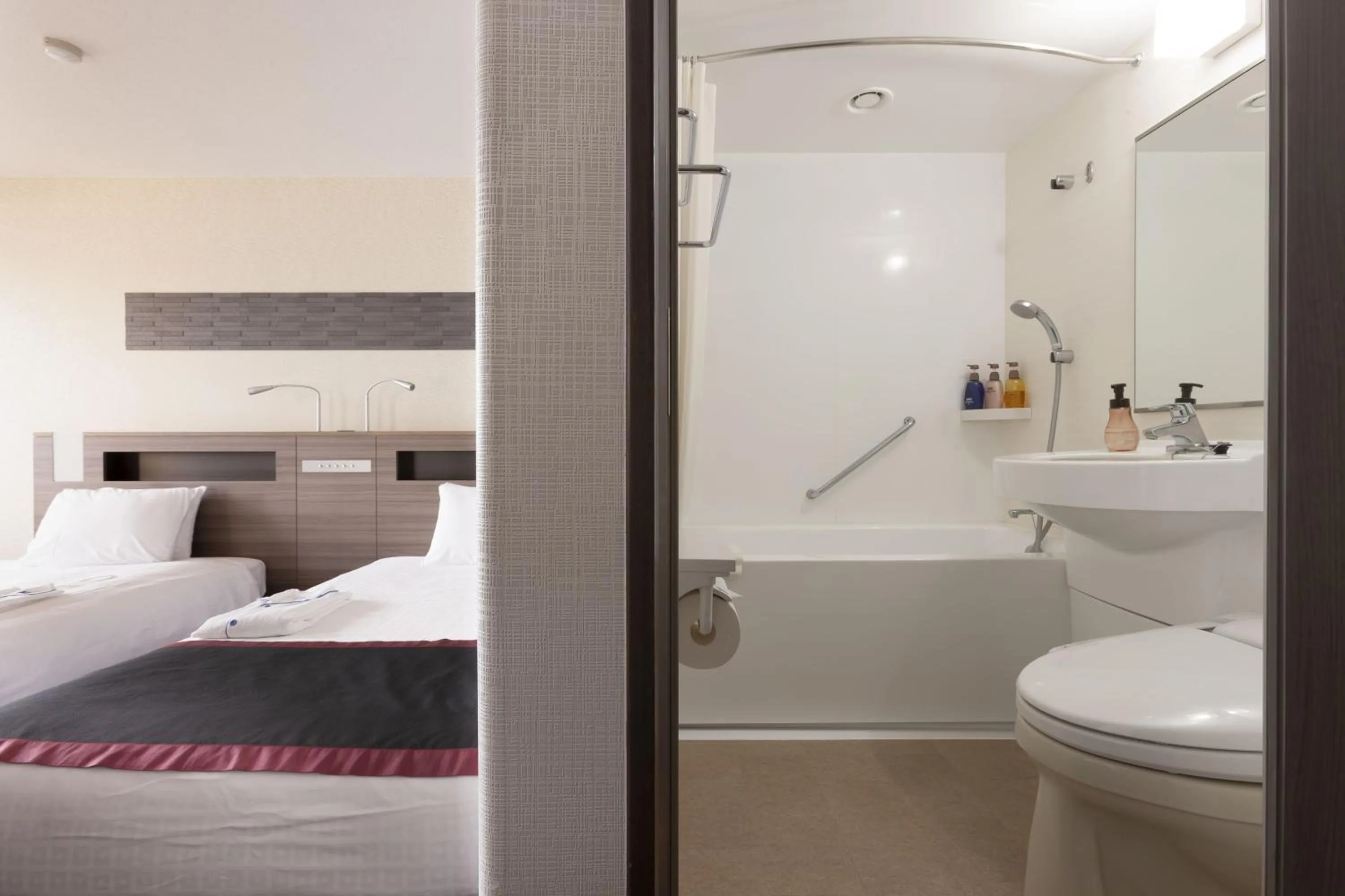 Toilet, Bed in Onomichi Kokusai Hotel