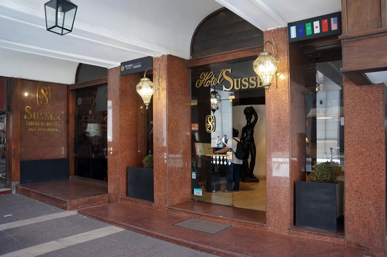 Facade/entrance in Hotel Sussex