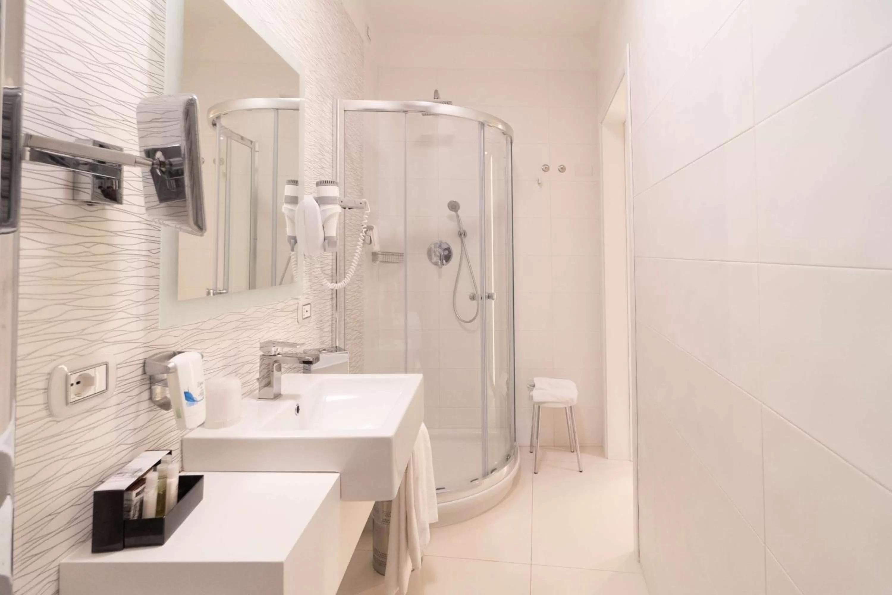 Bathroom in Best Western Plus Hotel Perla Del Porto