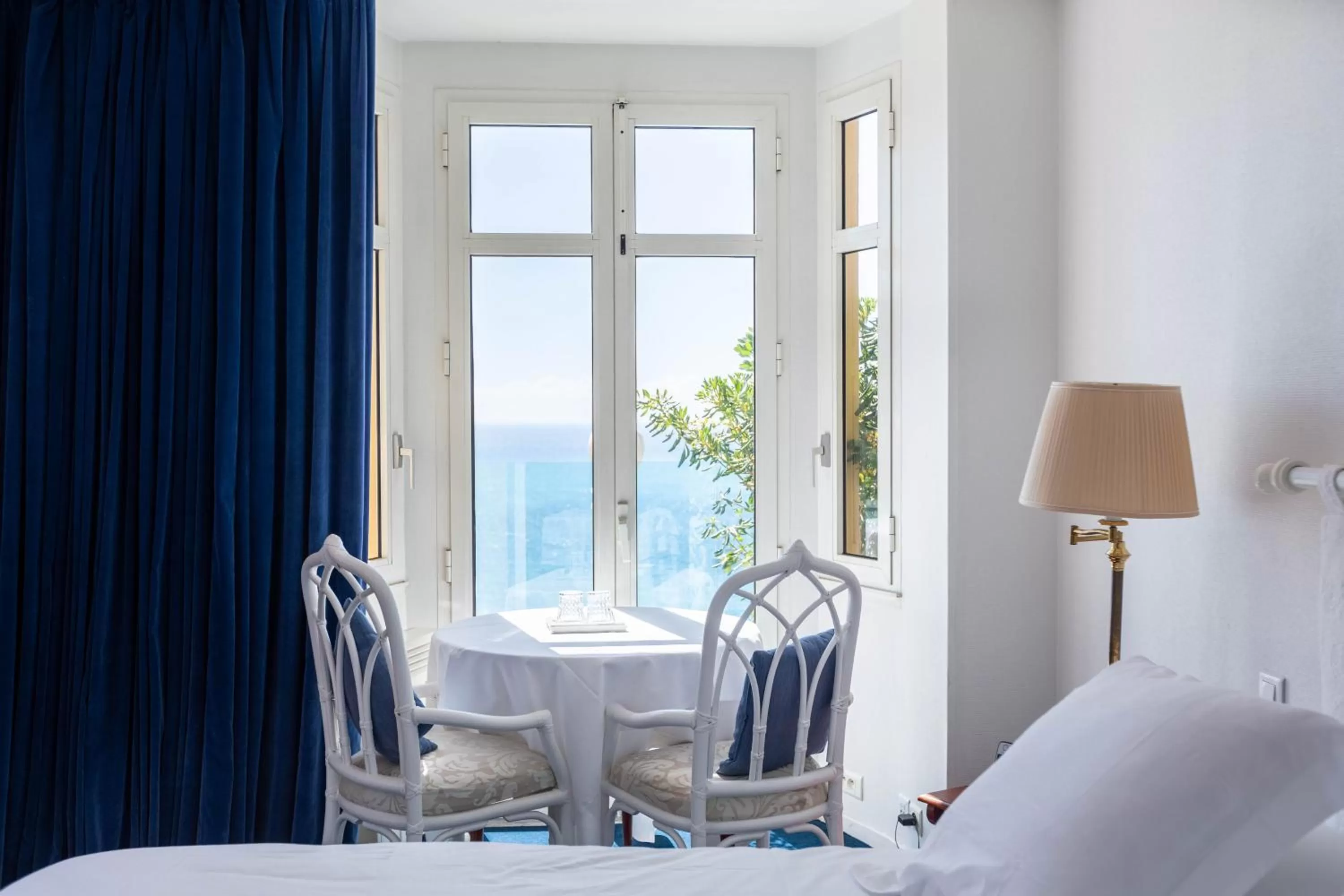 Bed in Hôtel Le Roquebrune