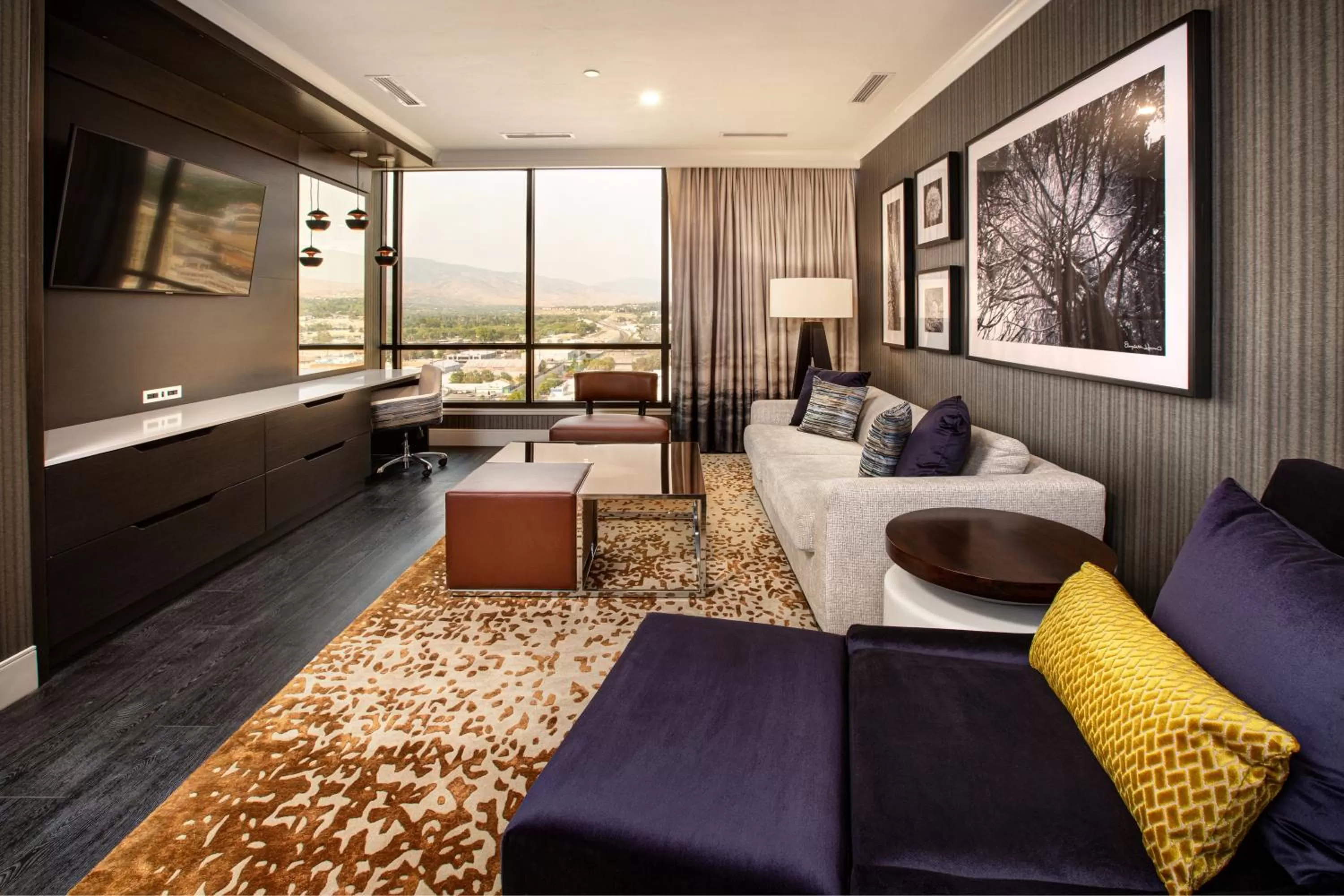 Living room, Bed in J Resort