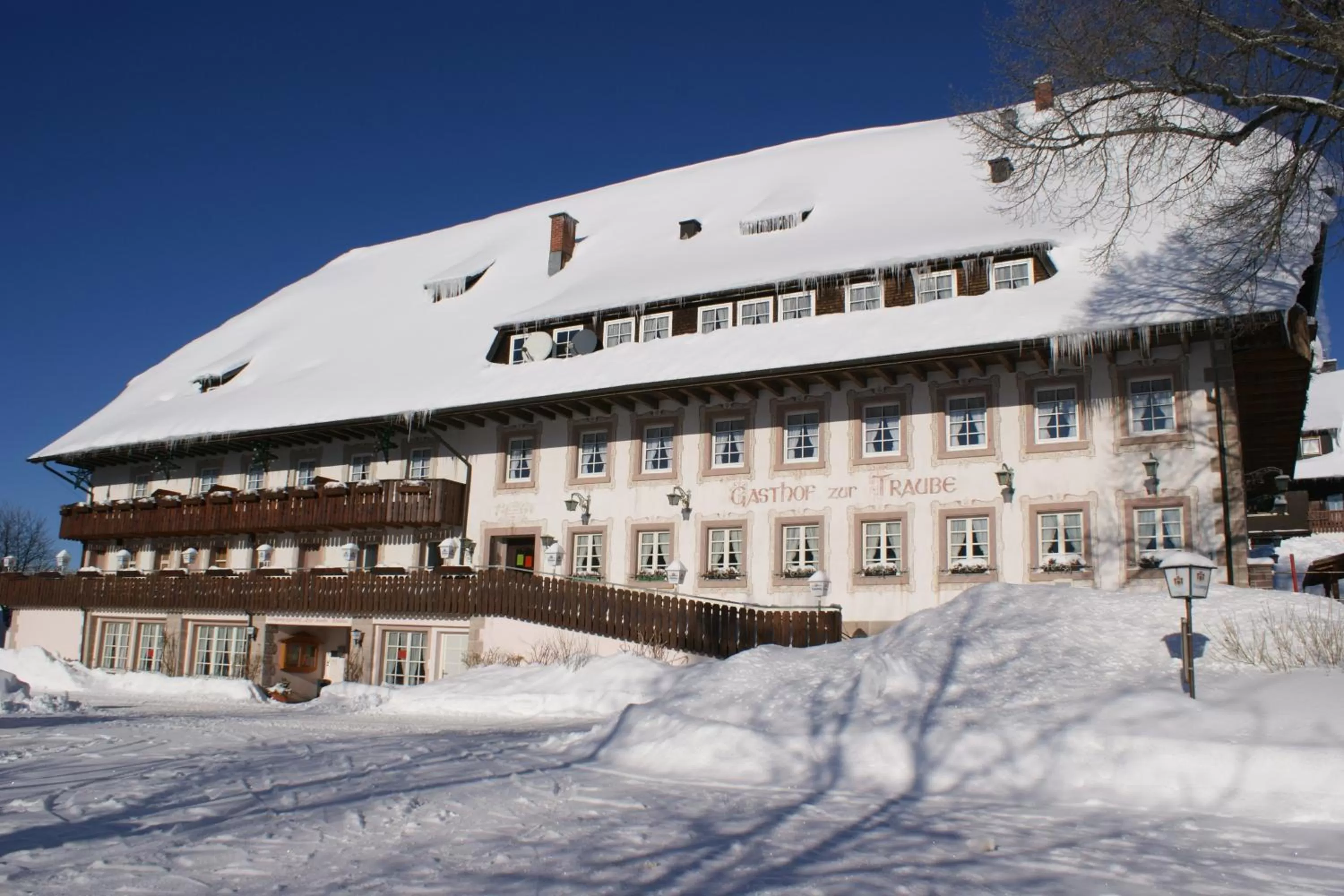 Property building in ZUR TRAUBE Schwarzwaldhotel & Restaurant am Titisee