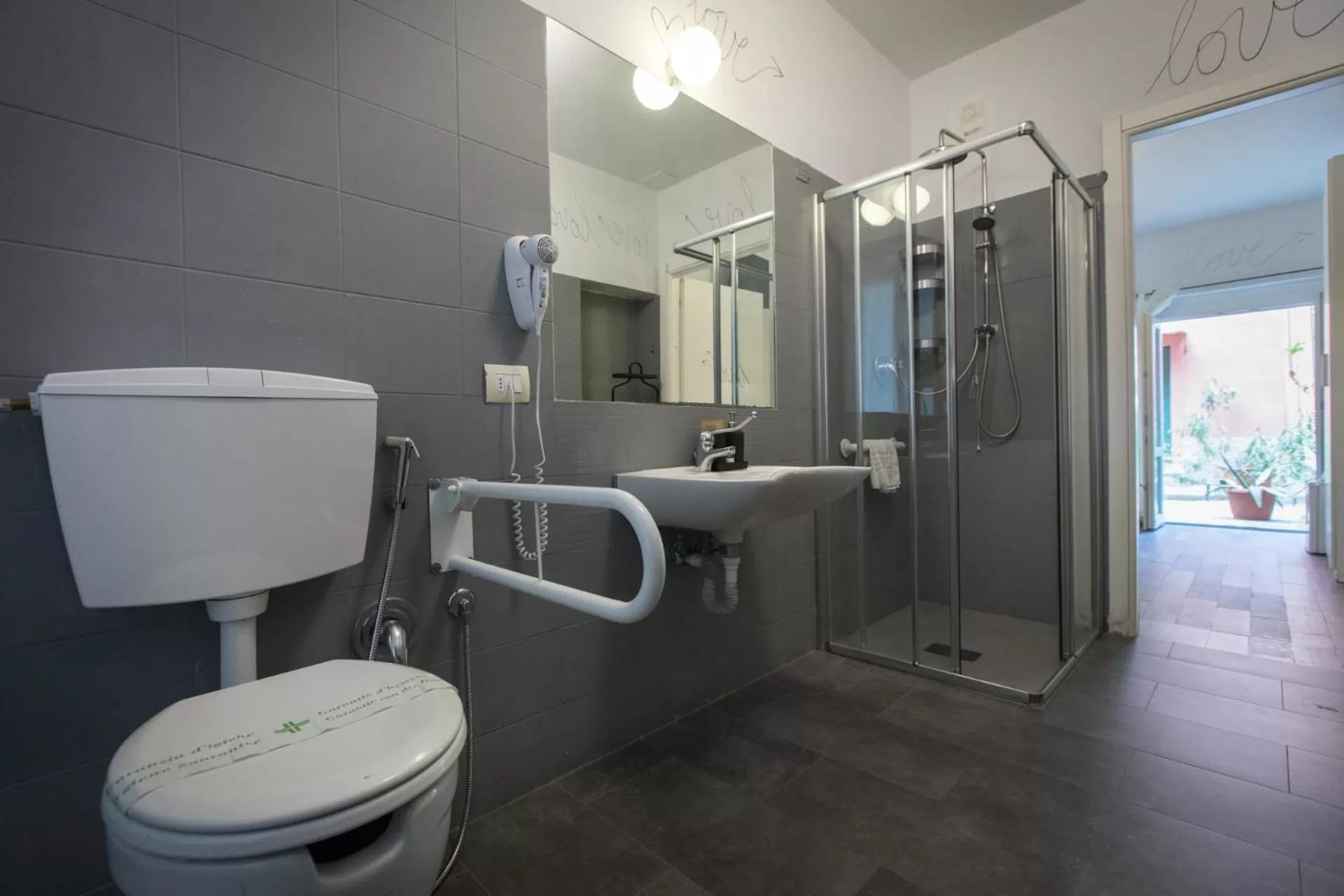 Shower in Boutique Hotel Novecento