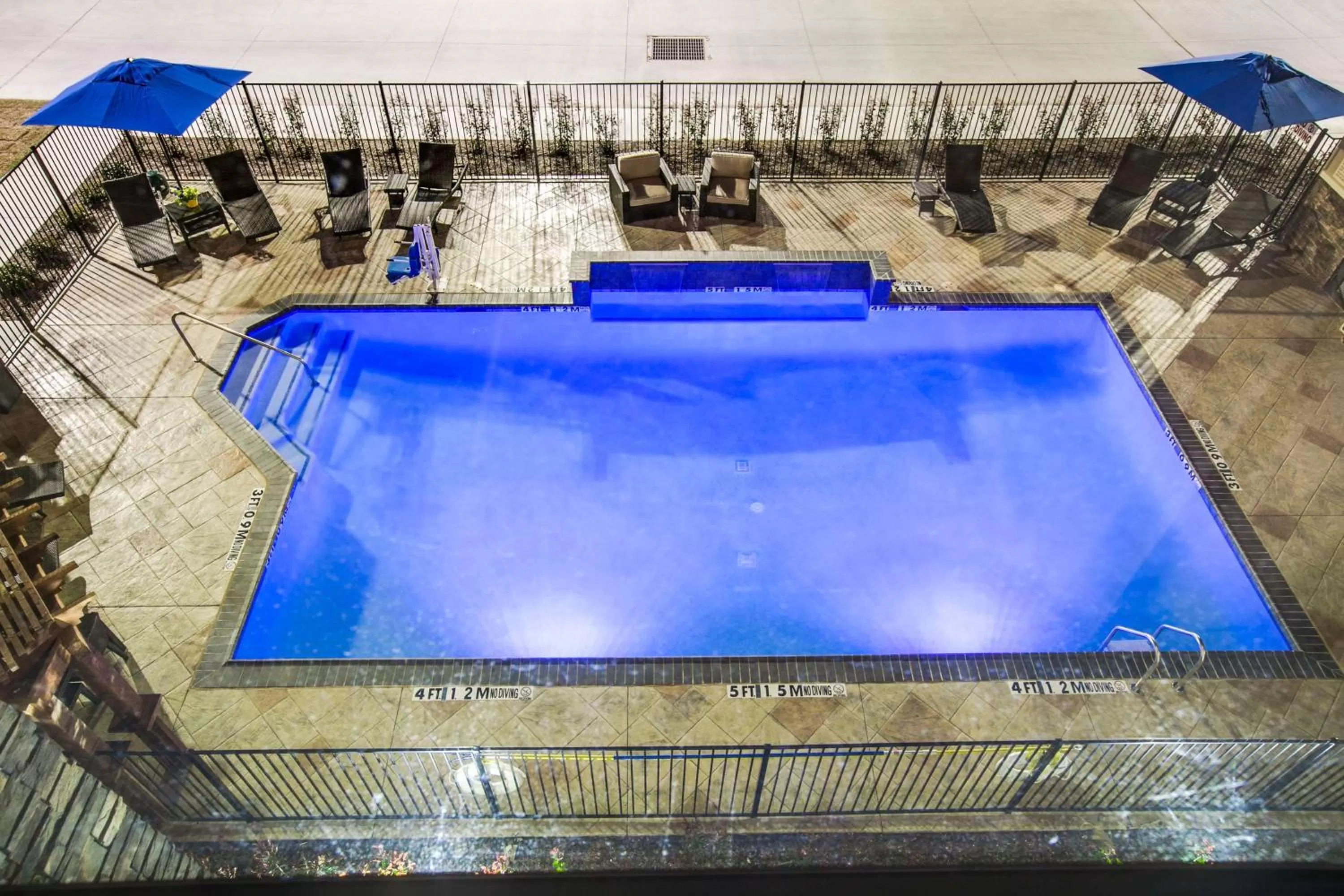 Pool view in Hampton Inn & Suites Dallas/Ft. Worth Airport South