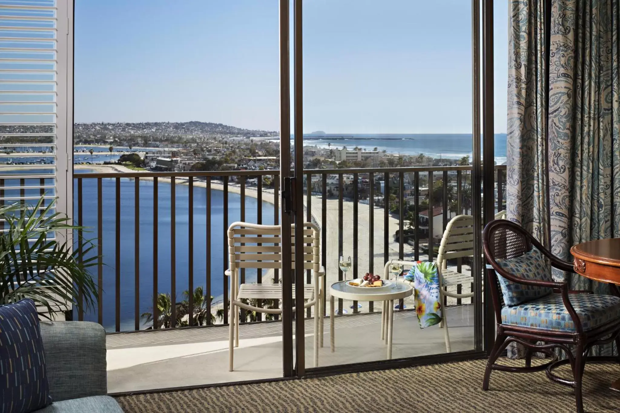 Deluxe Bay View King Suite in Catamaran Resort Hotel and Spa Deluxe Bay View King Suite in Catamaran Resort Hotel and Spa