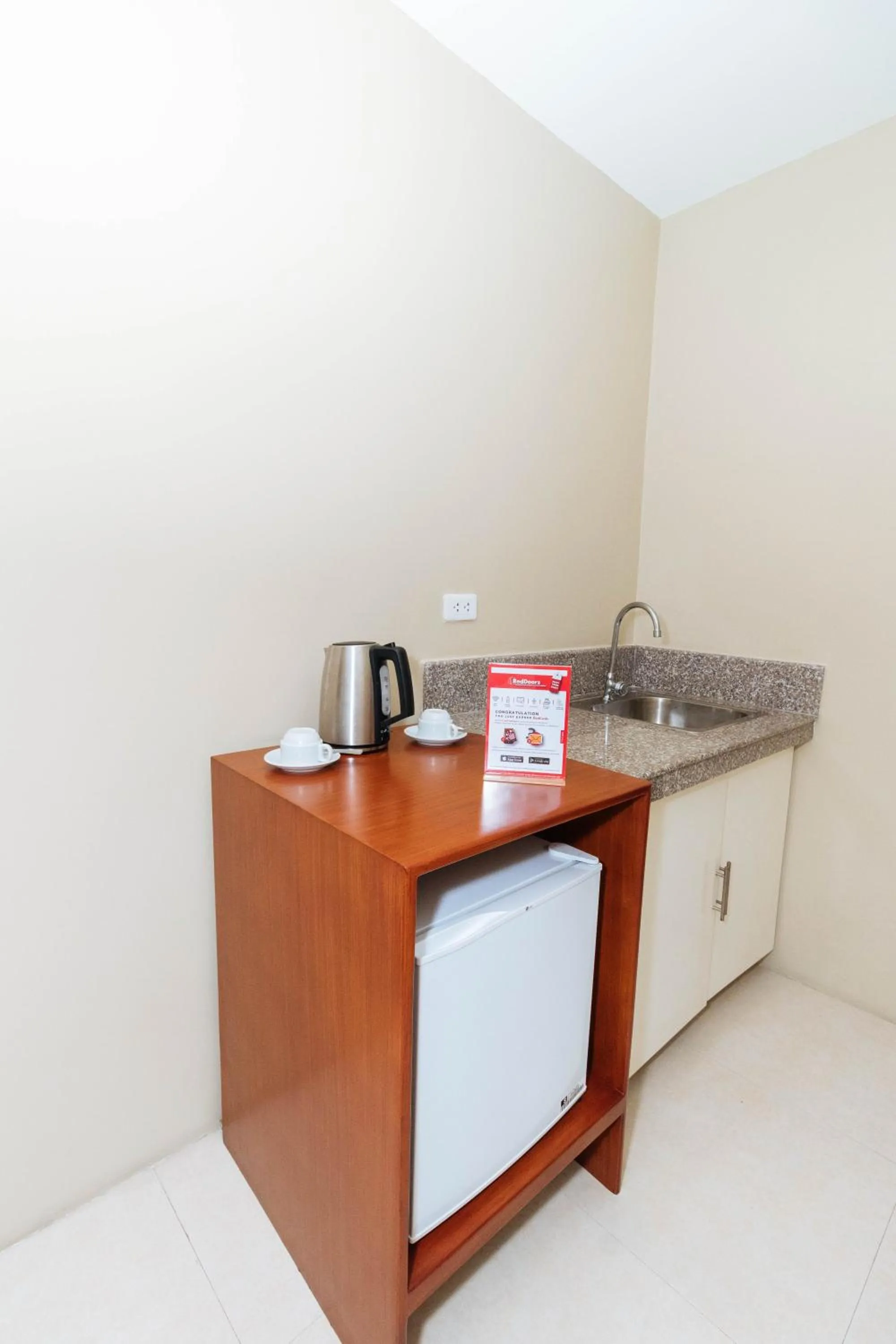 Kitchen or kitchenette in RedDoorz near Osmena Highway 1