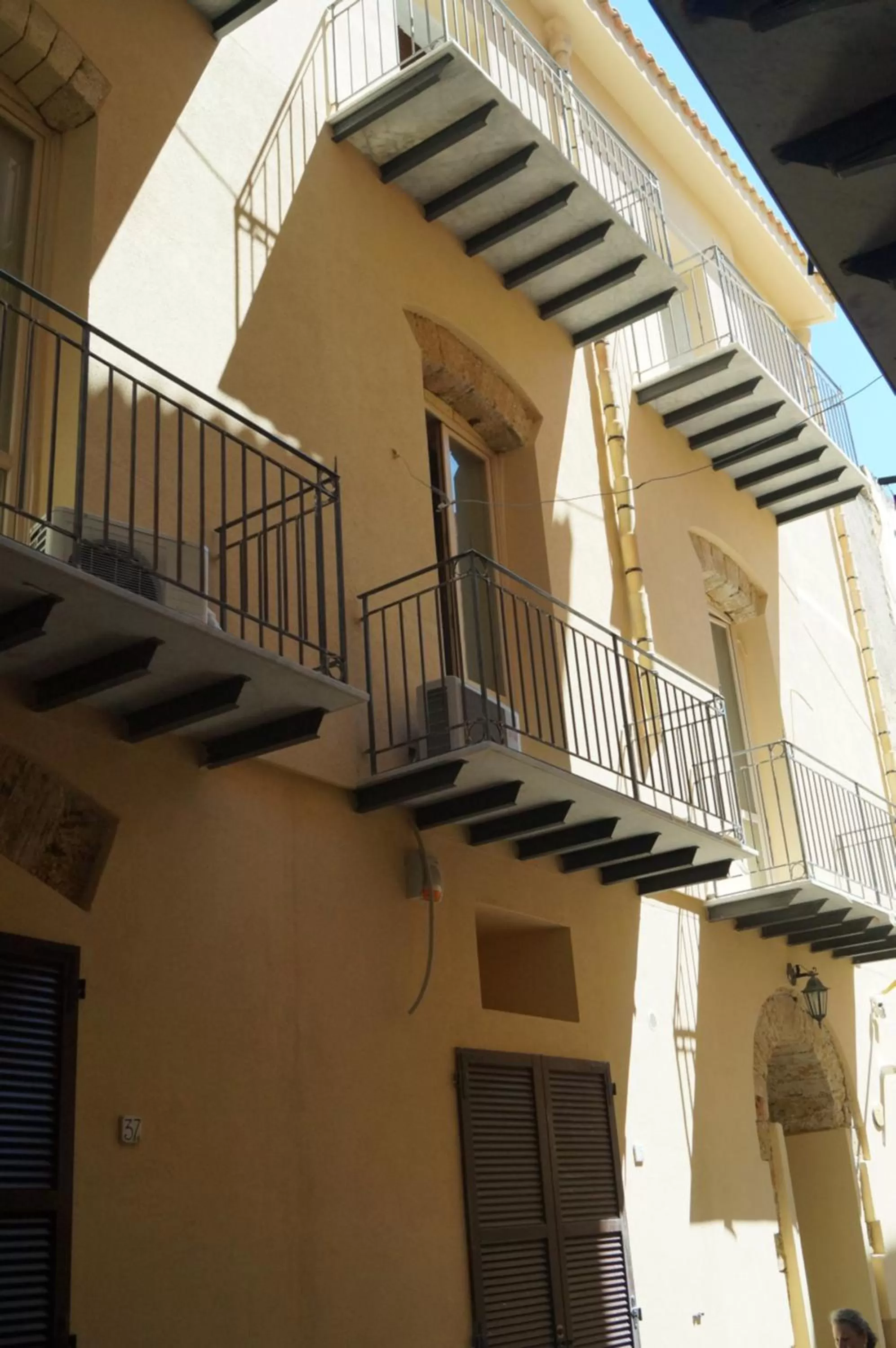 Facade/entrance in Khalisah