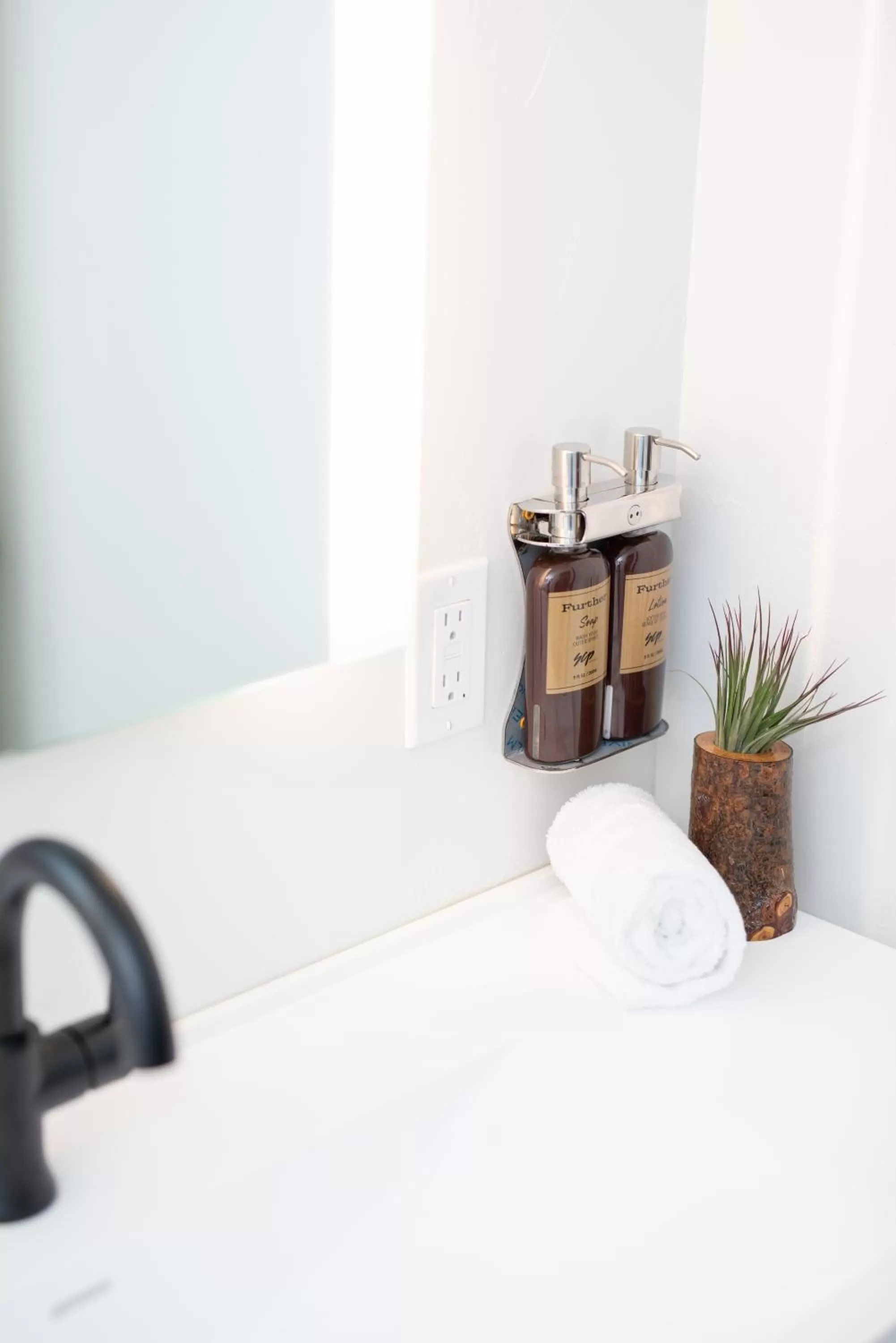 Bathroom, Bed in SCP Redmond Hotel