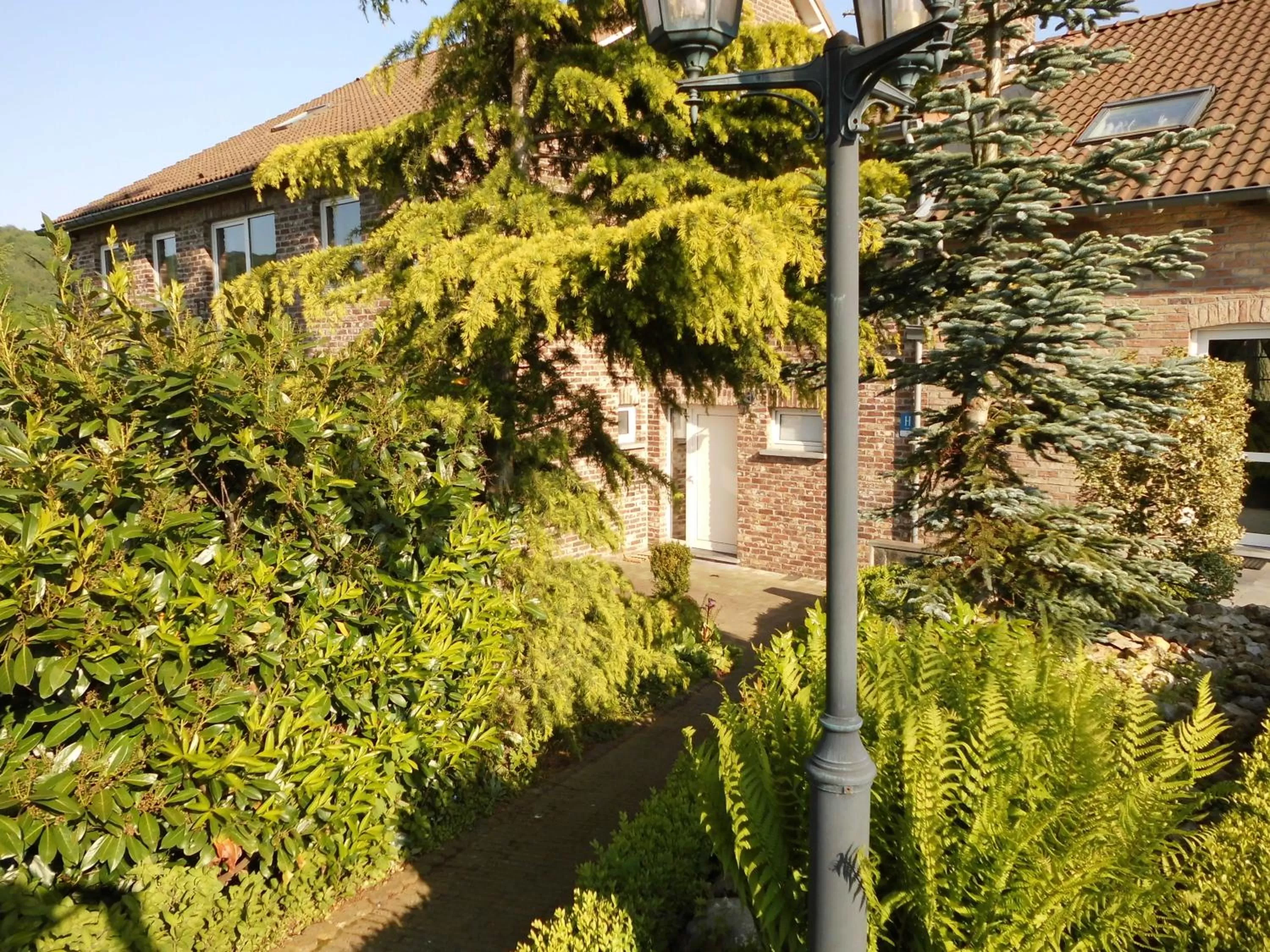 Facade/entrance in 't Gulpdal Hotel Voeren-Teuven