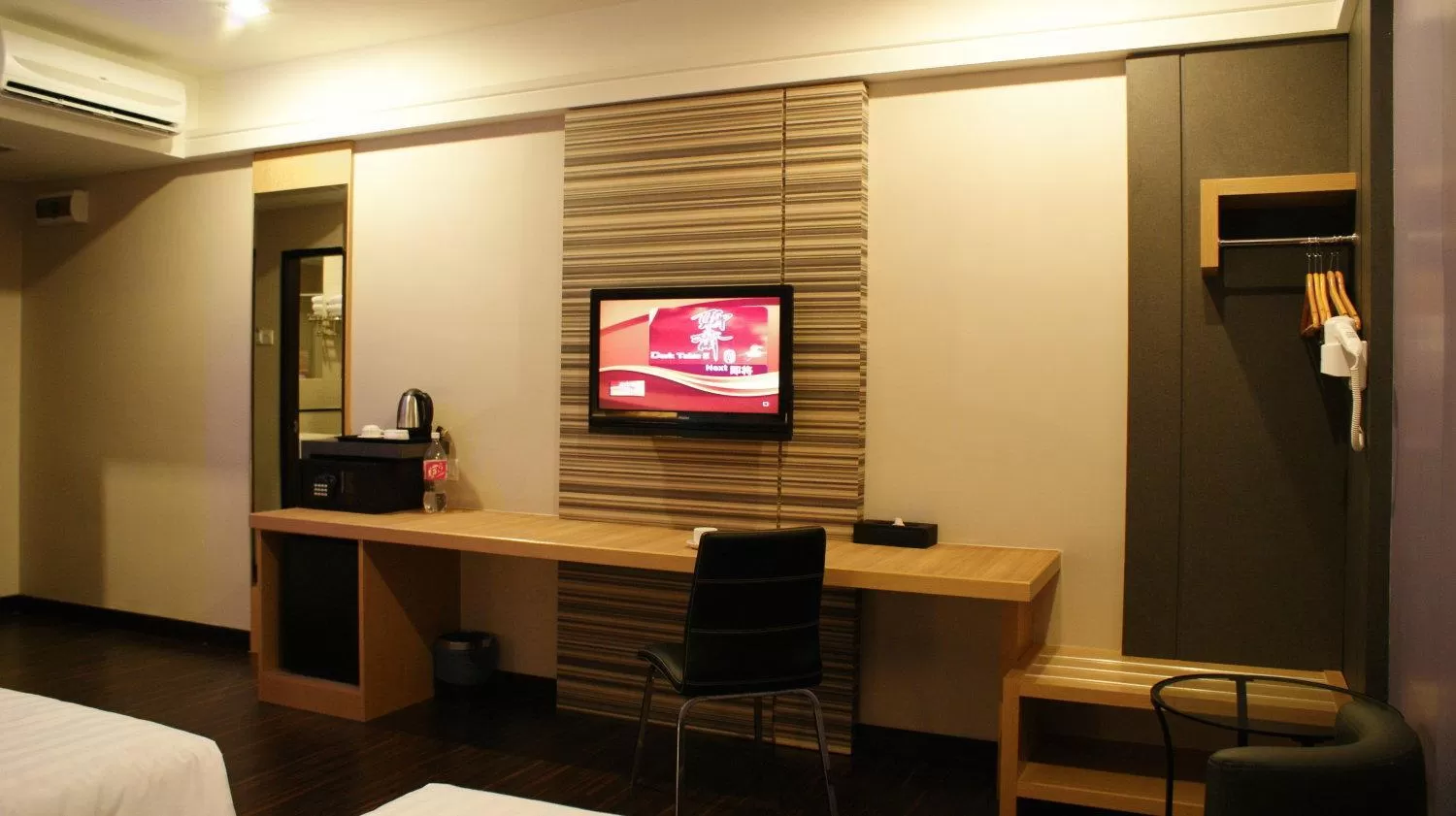 Decorative detail, Bed in De Hotel Ipoh