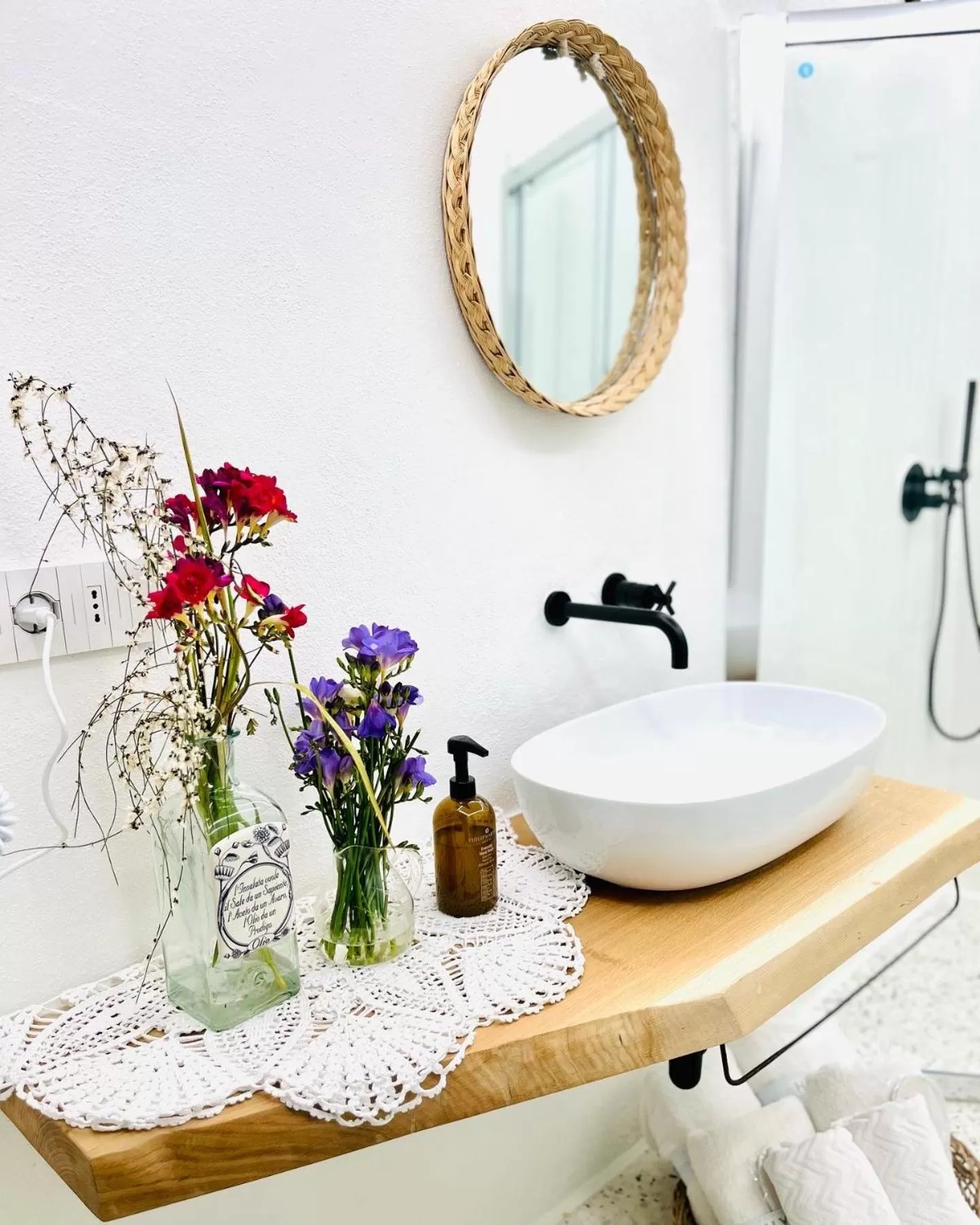 Bathroom in Hydria guest house art gallery