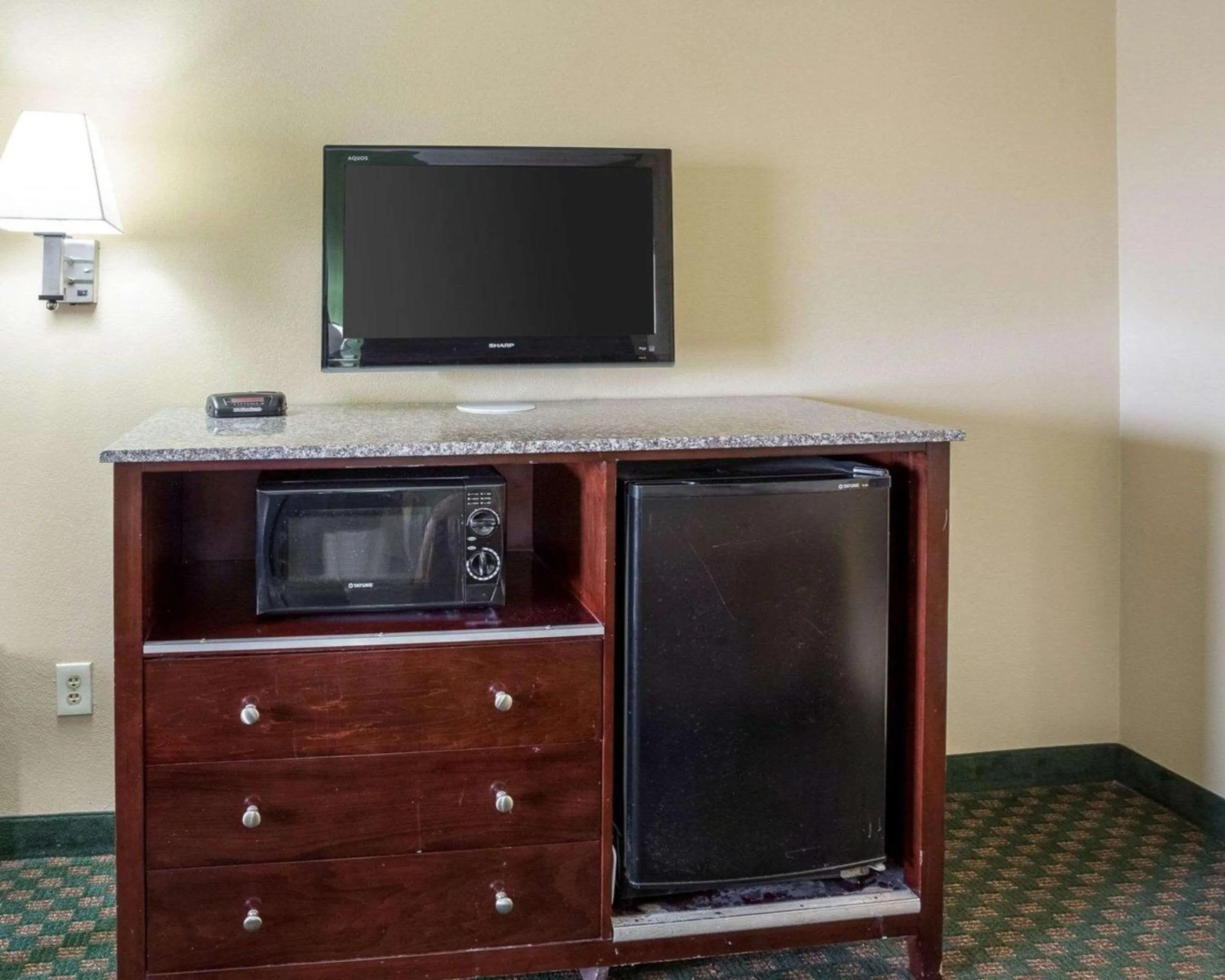 Photo of the whole room in Rodeway Inn & Suites New Orleans Gentilly