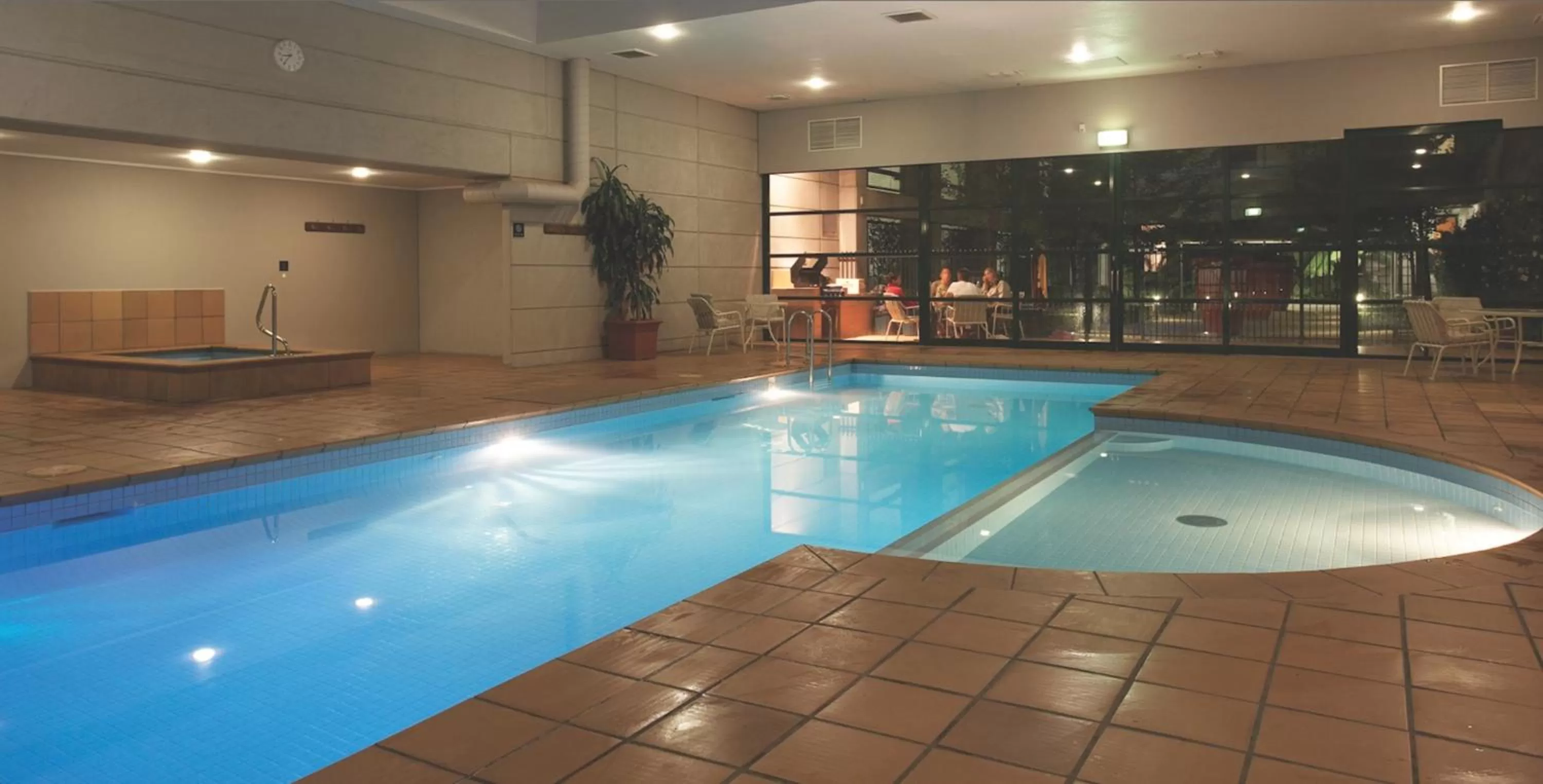 Swimming pool in Grand Hotel Melbourne