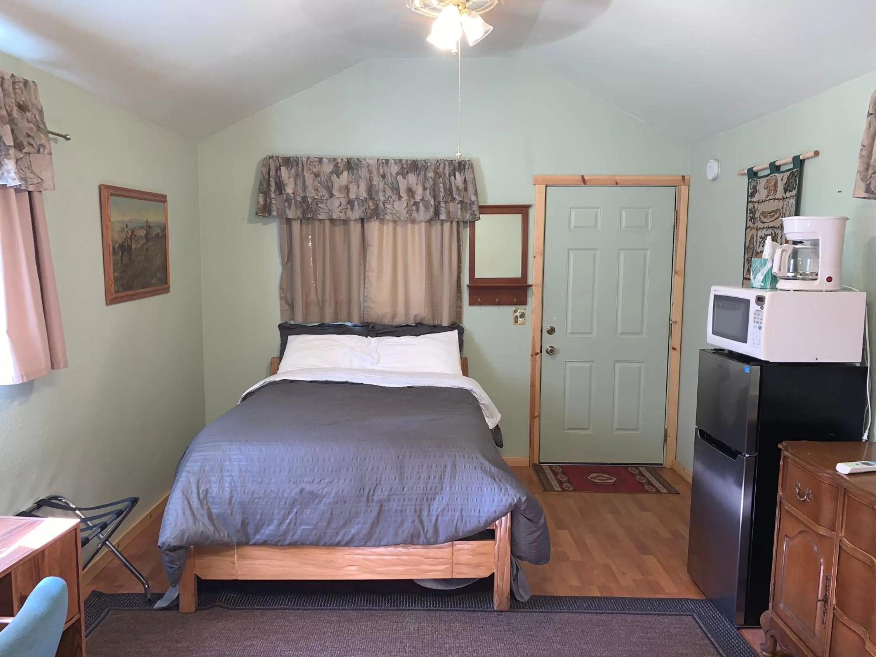 Bed in Glacier Haven Inn