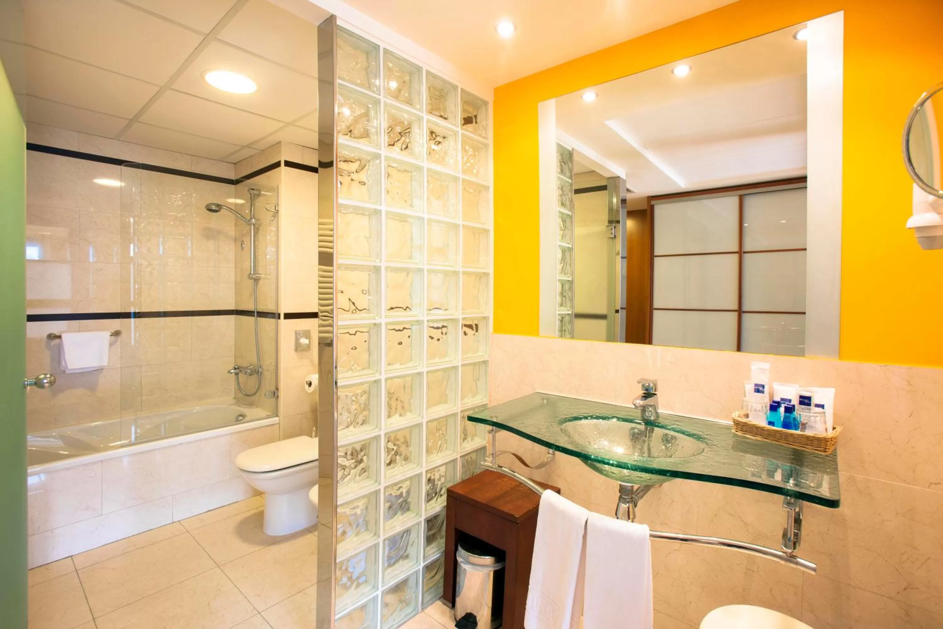 Bathroom in Miami Mar - Boutique Hotel & Restaurante