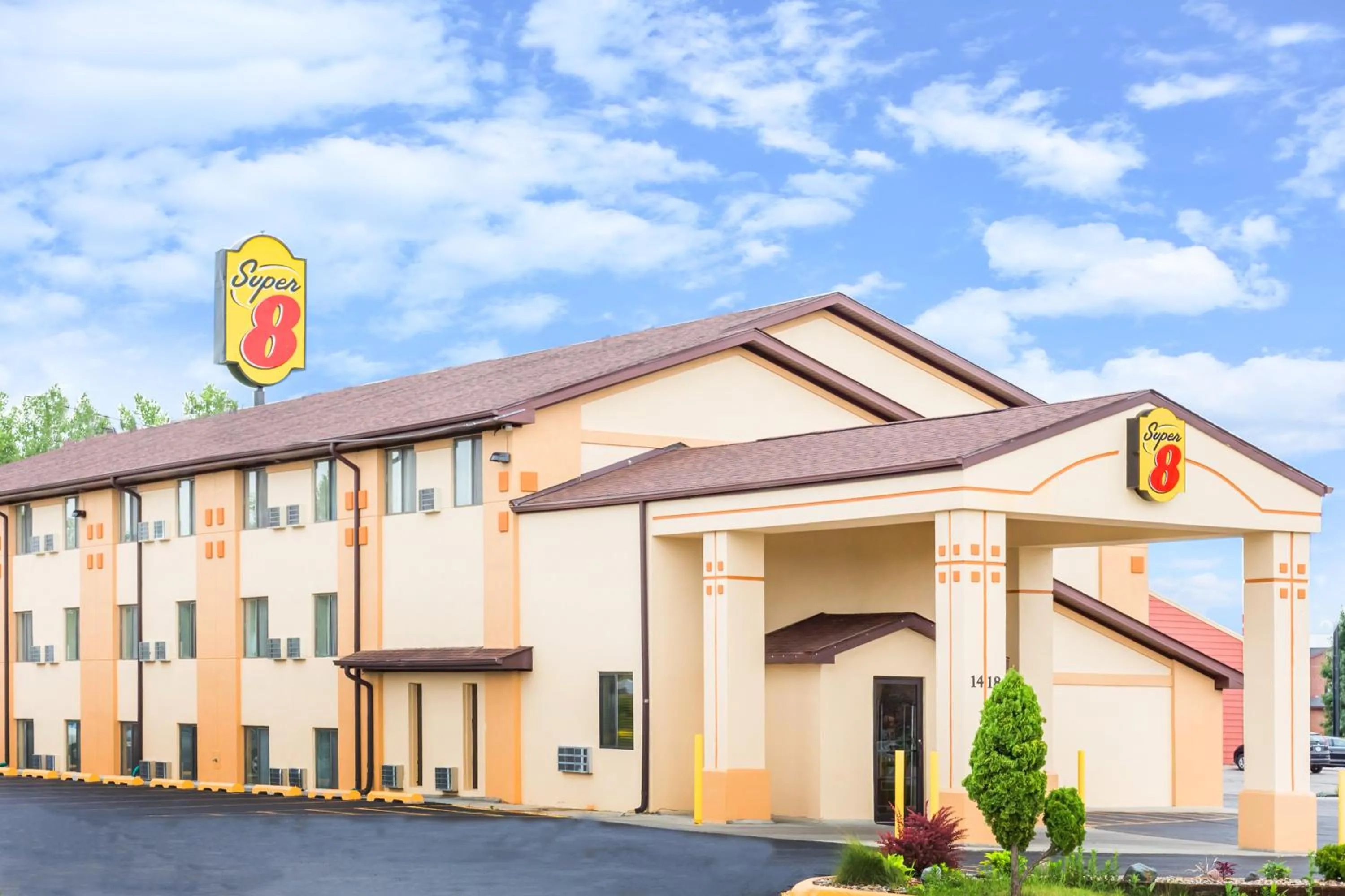 Facade/entrance, Property Building in Super 8 by Wyndham Ames