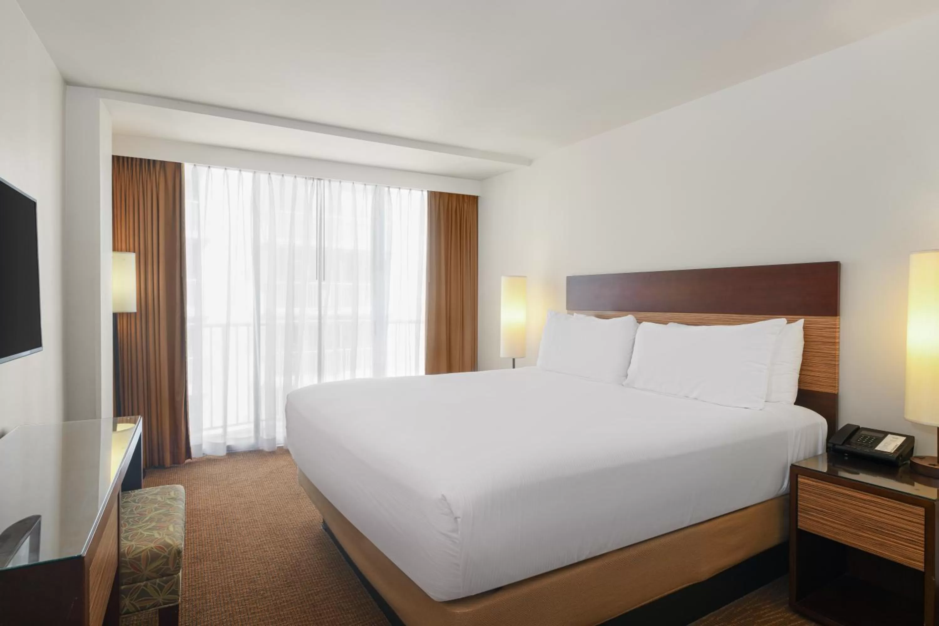 Bed in Park Shore Waikiki