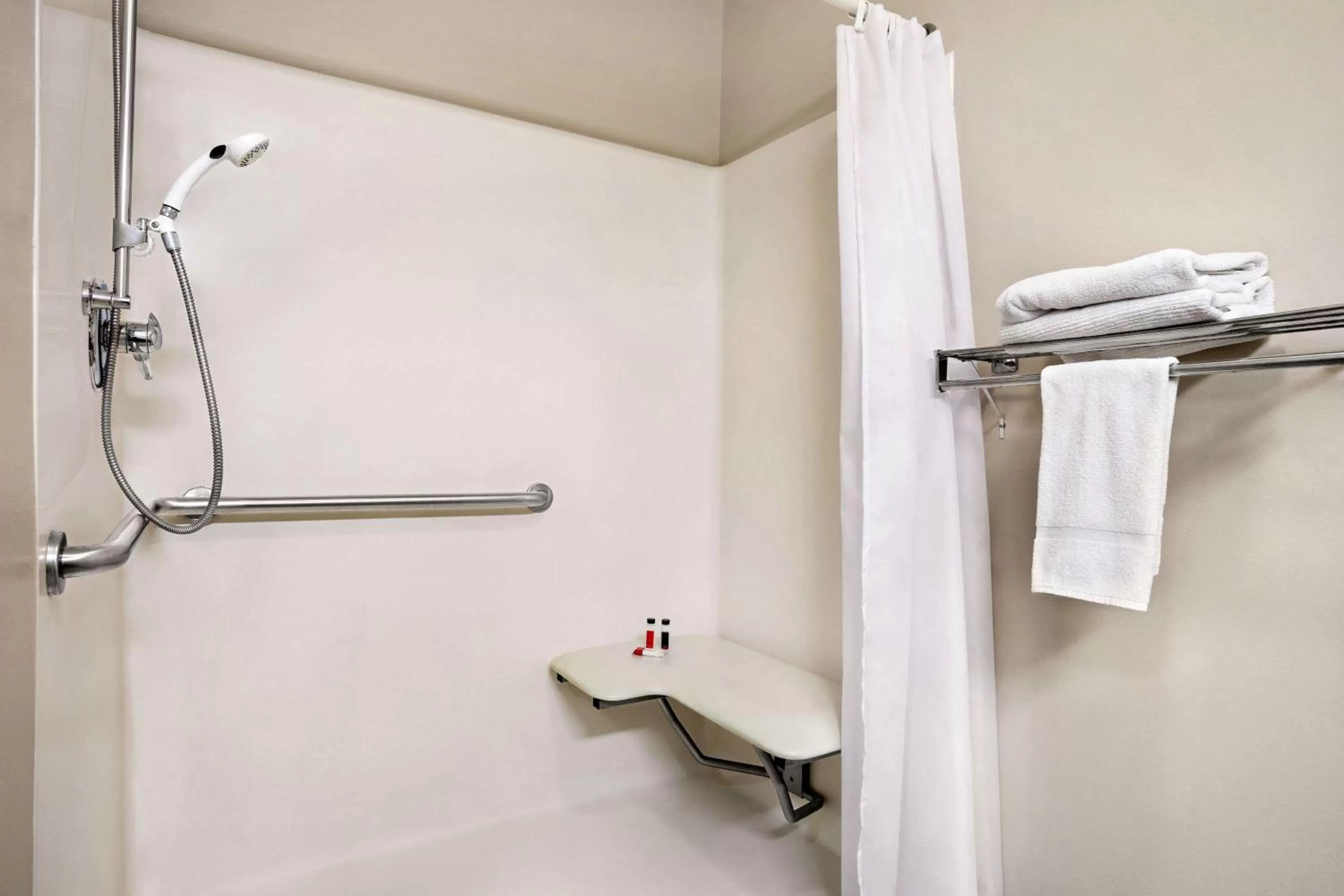 Bathroom in Travelodge by Wyndham Green River WY