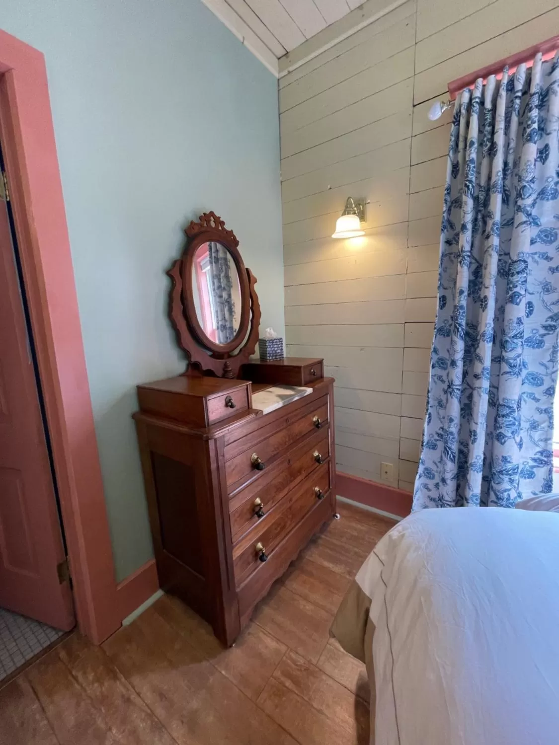 Bed in Carriage House Bed & Breakfast