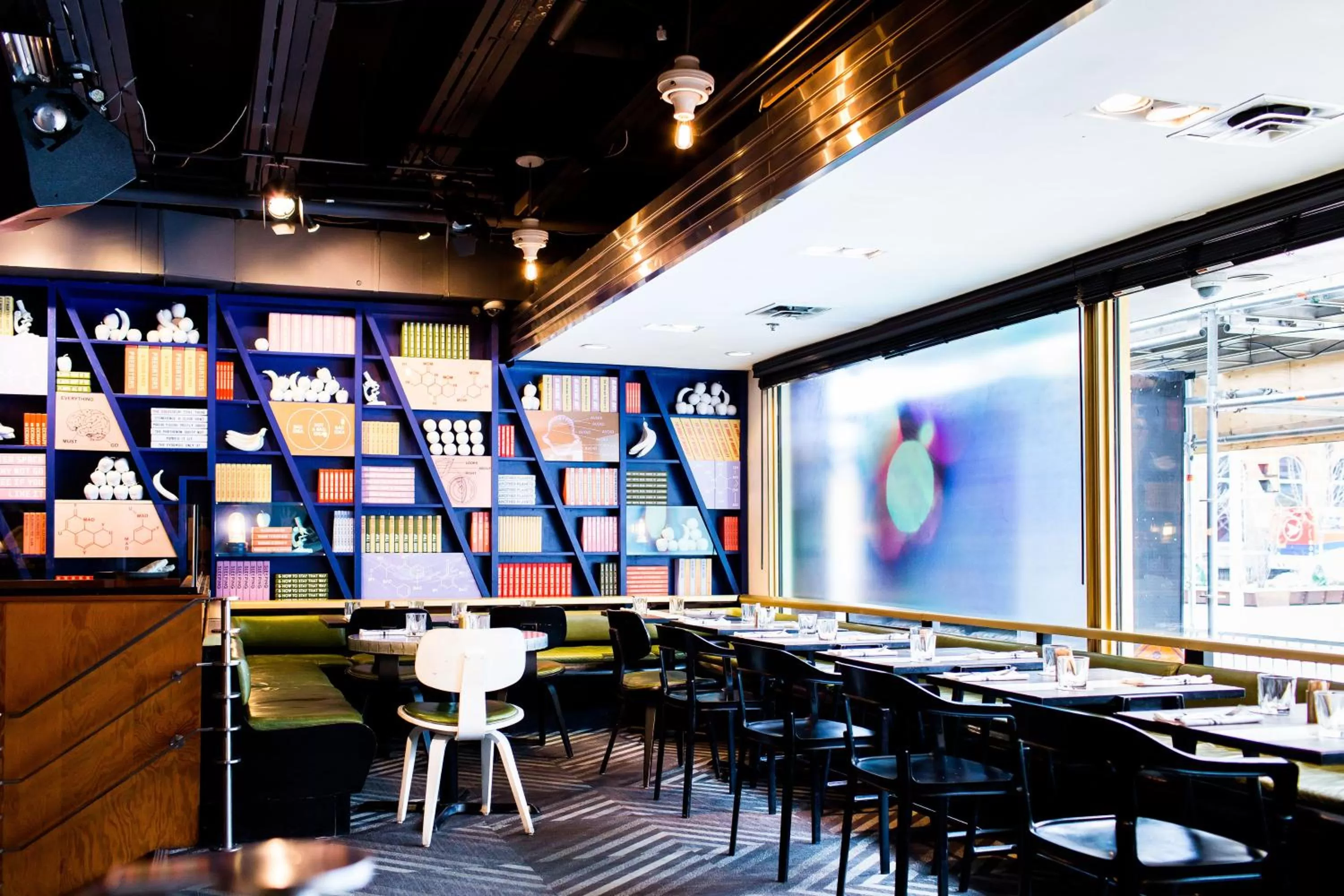 Restaurant/places to eat in The Drake Hotel