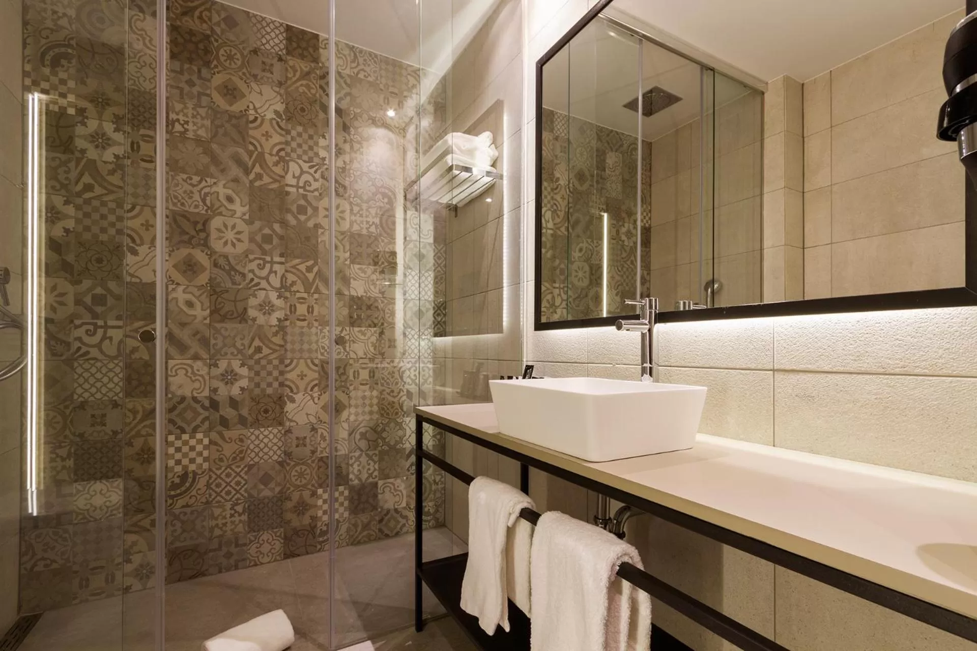 Bathroom in Hotel Well and Come Barcelona