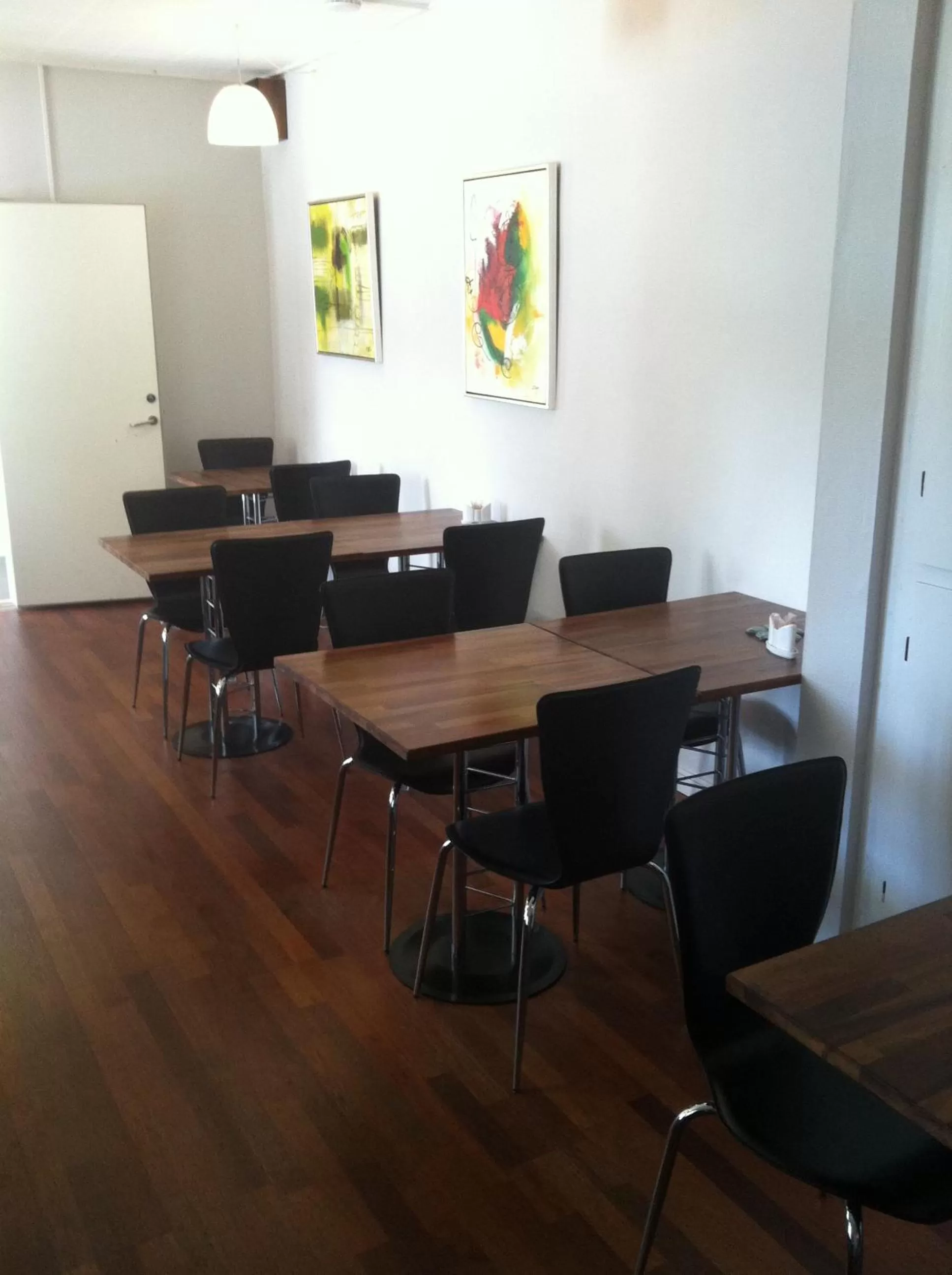 Restaurant/places to eat in Det Lille Hotel