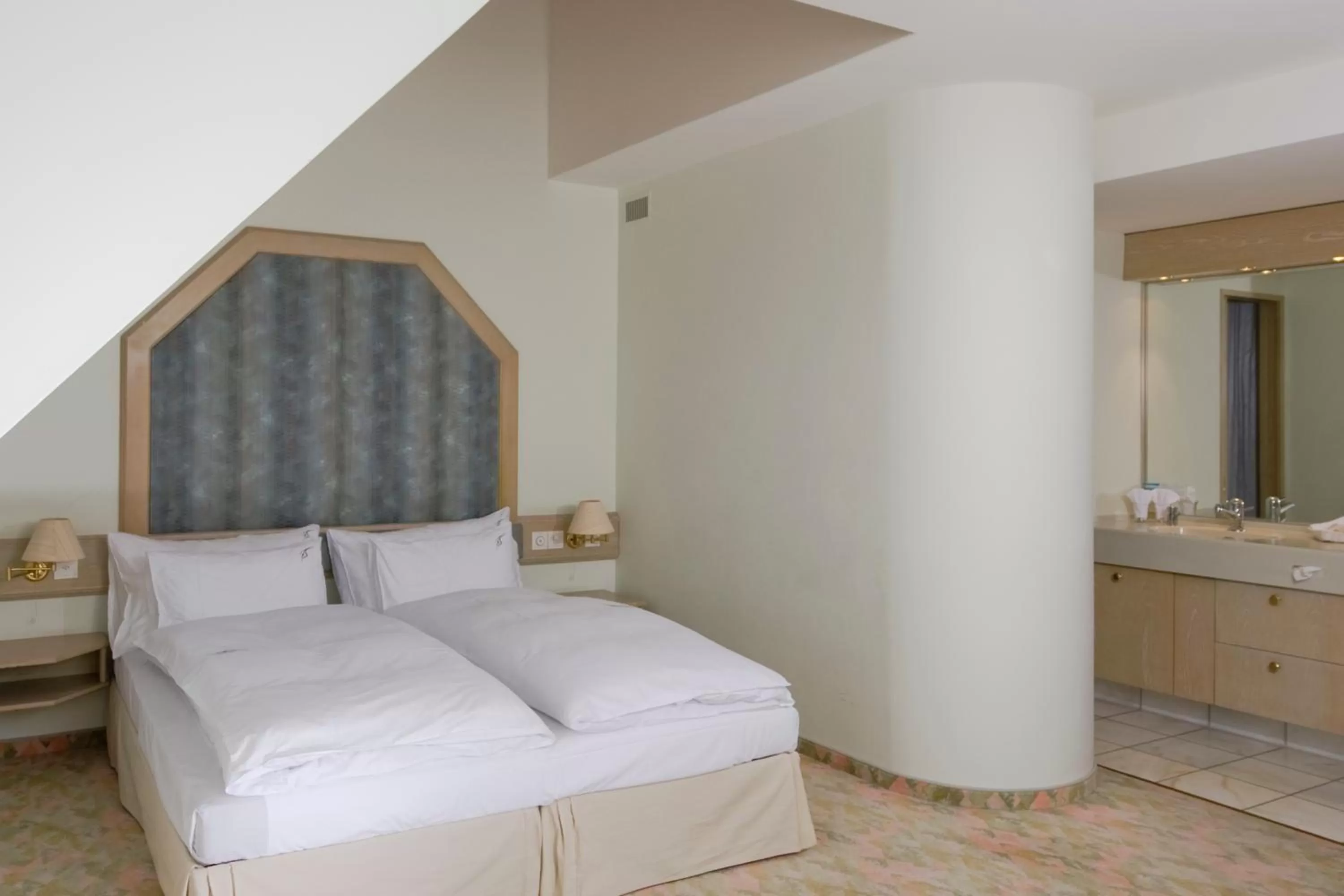 Bed in Boutiquehotel Thessoni Classic & Self service Residence Home Zürich