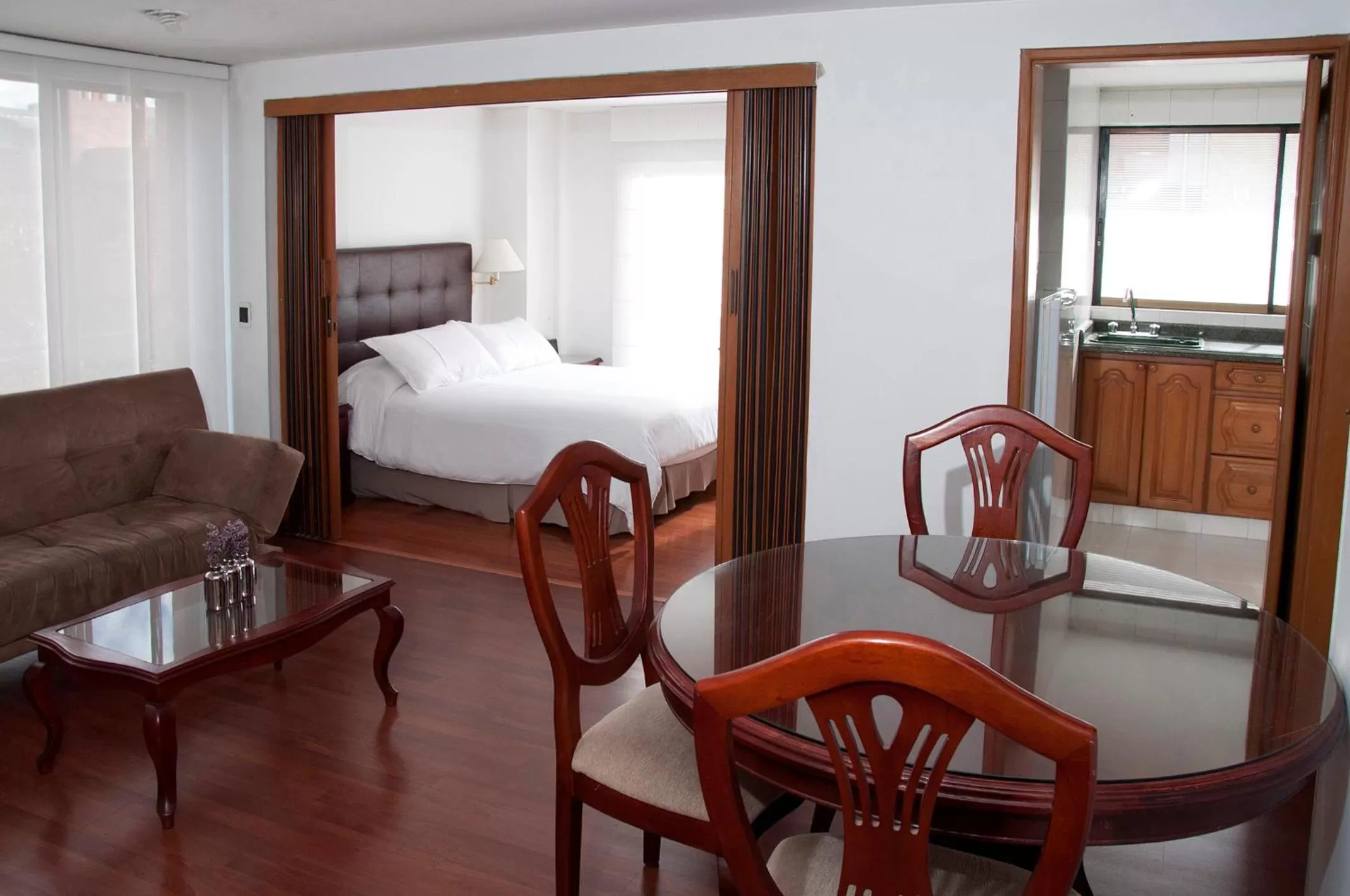 Dining area, Bed in Apartaestudios Los Andes