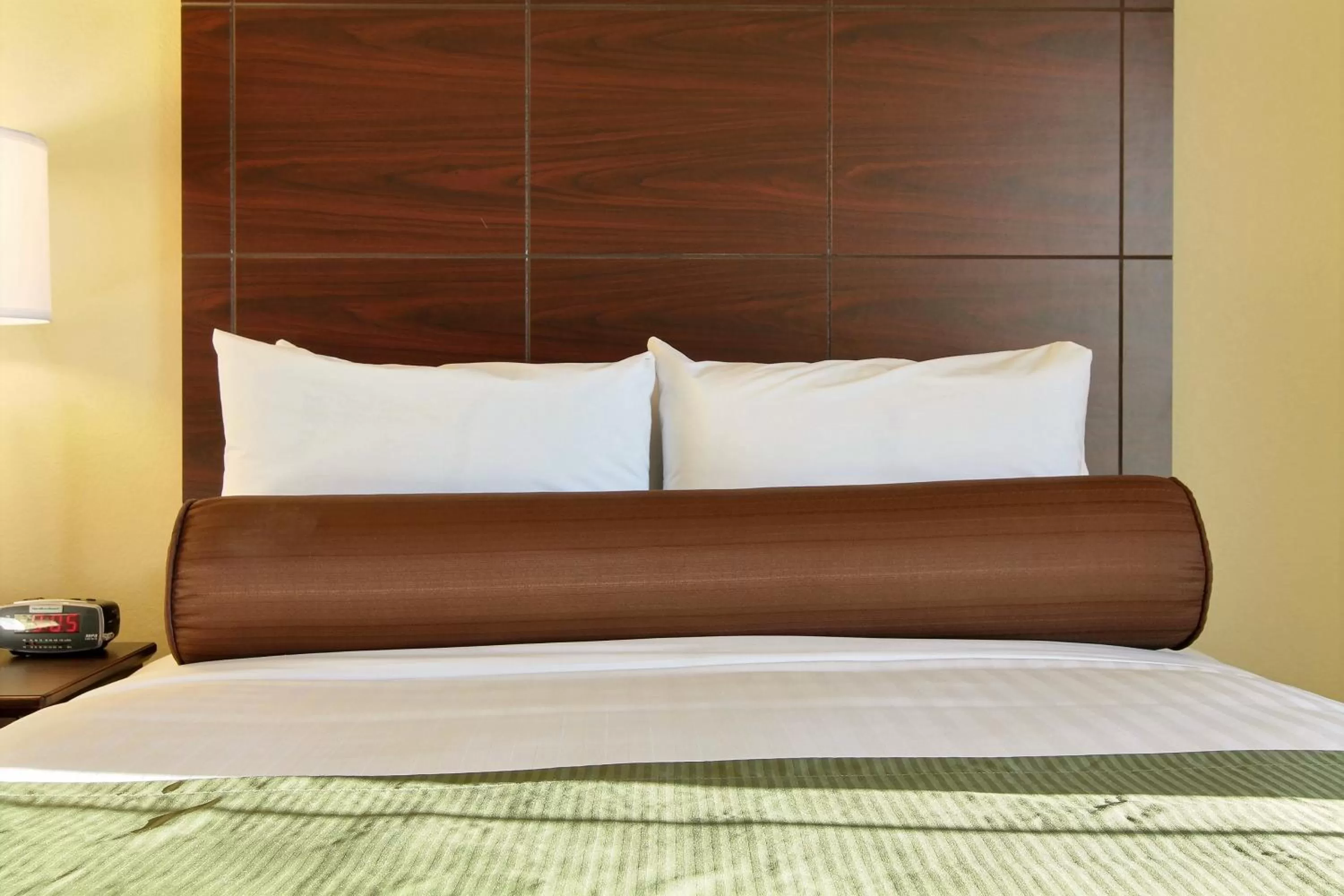 Bed in Cobblestone Hotel & Suites - McCook