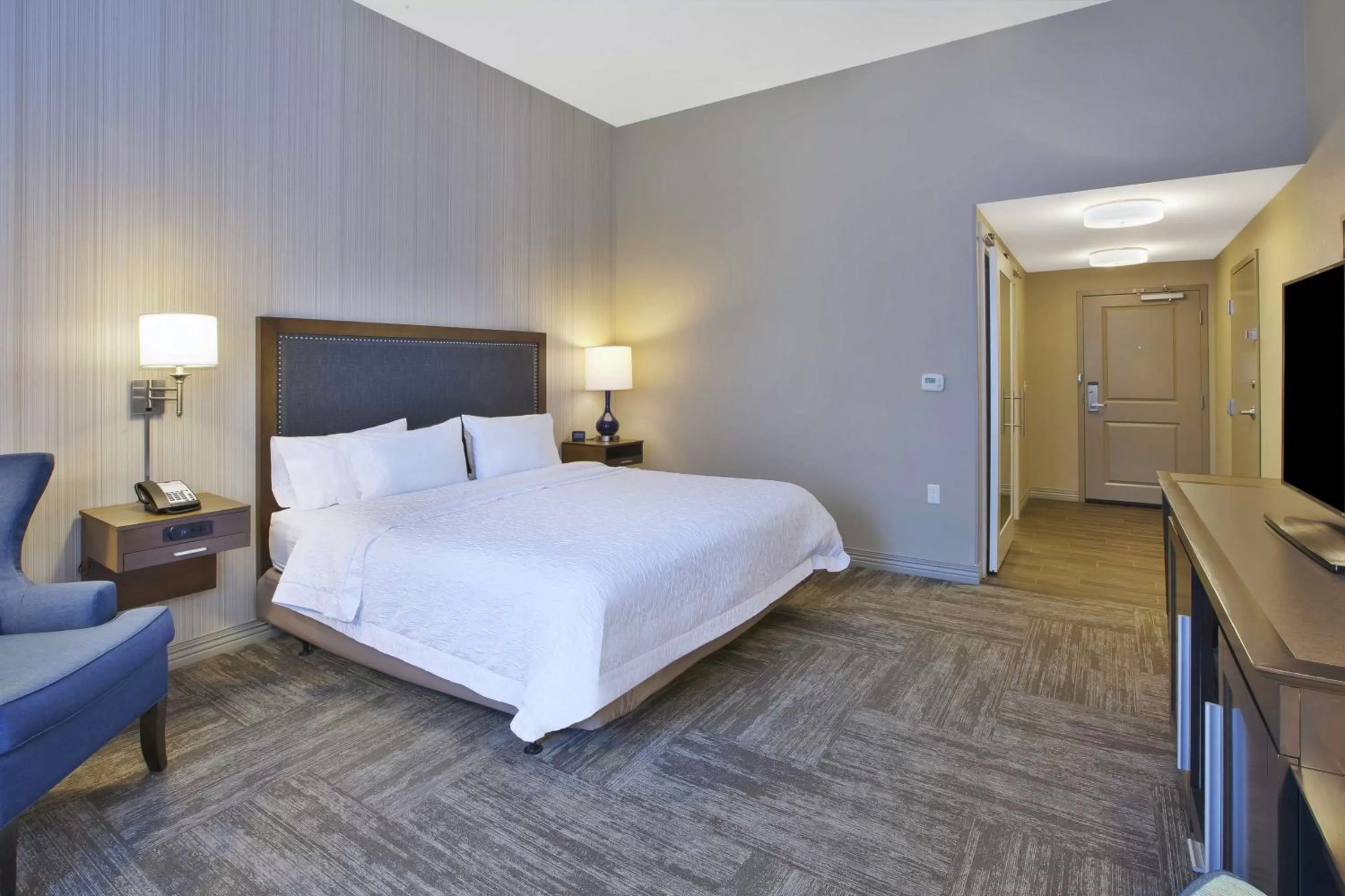 Bedroom, Bed in Hampton Inn Kennebunk Kennebunkport Me