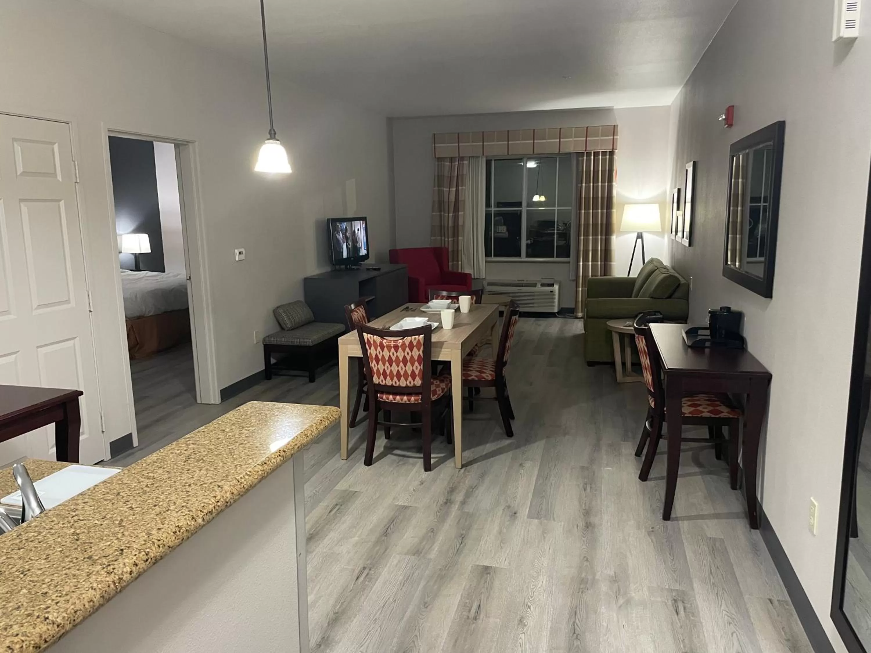 TV and multimedia in Country Inn & Suites by Radisson, College Station, TX