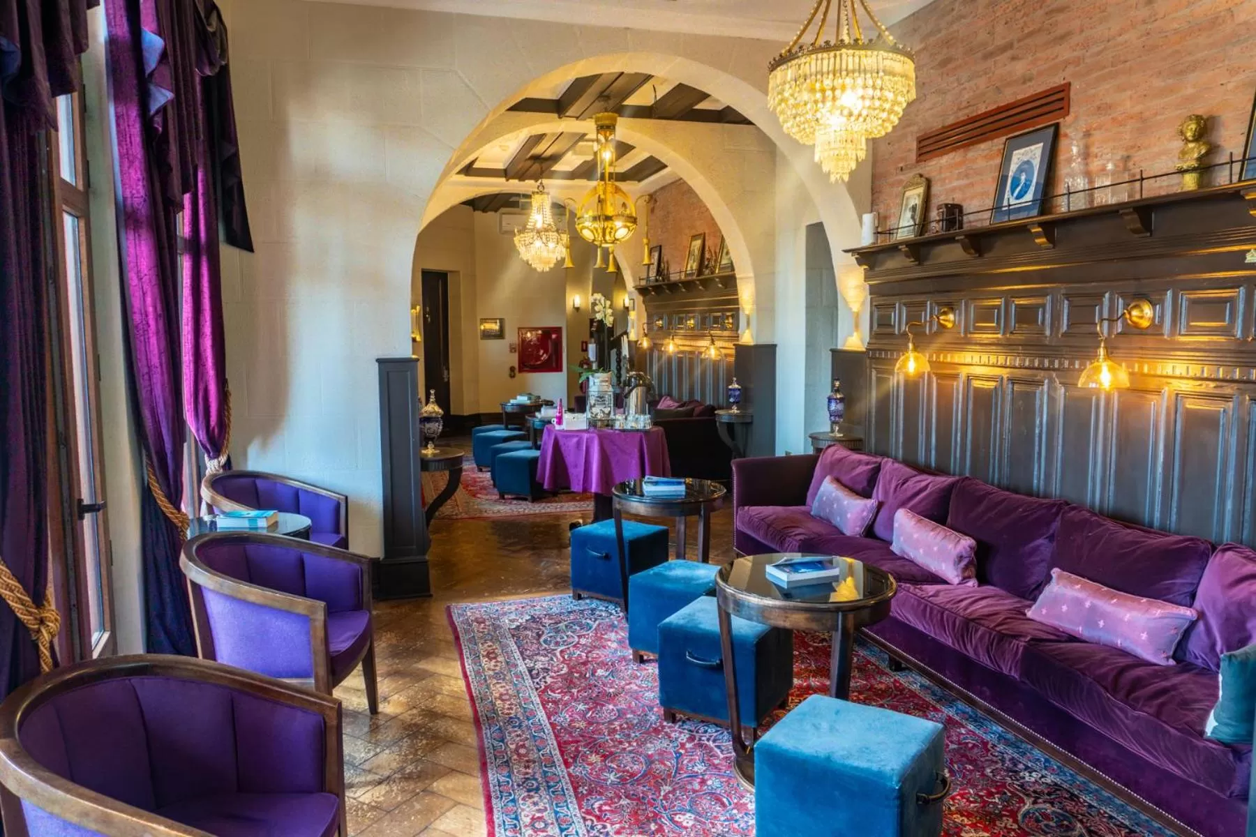 Property building in Hotel Boutique Castillo Rojo