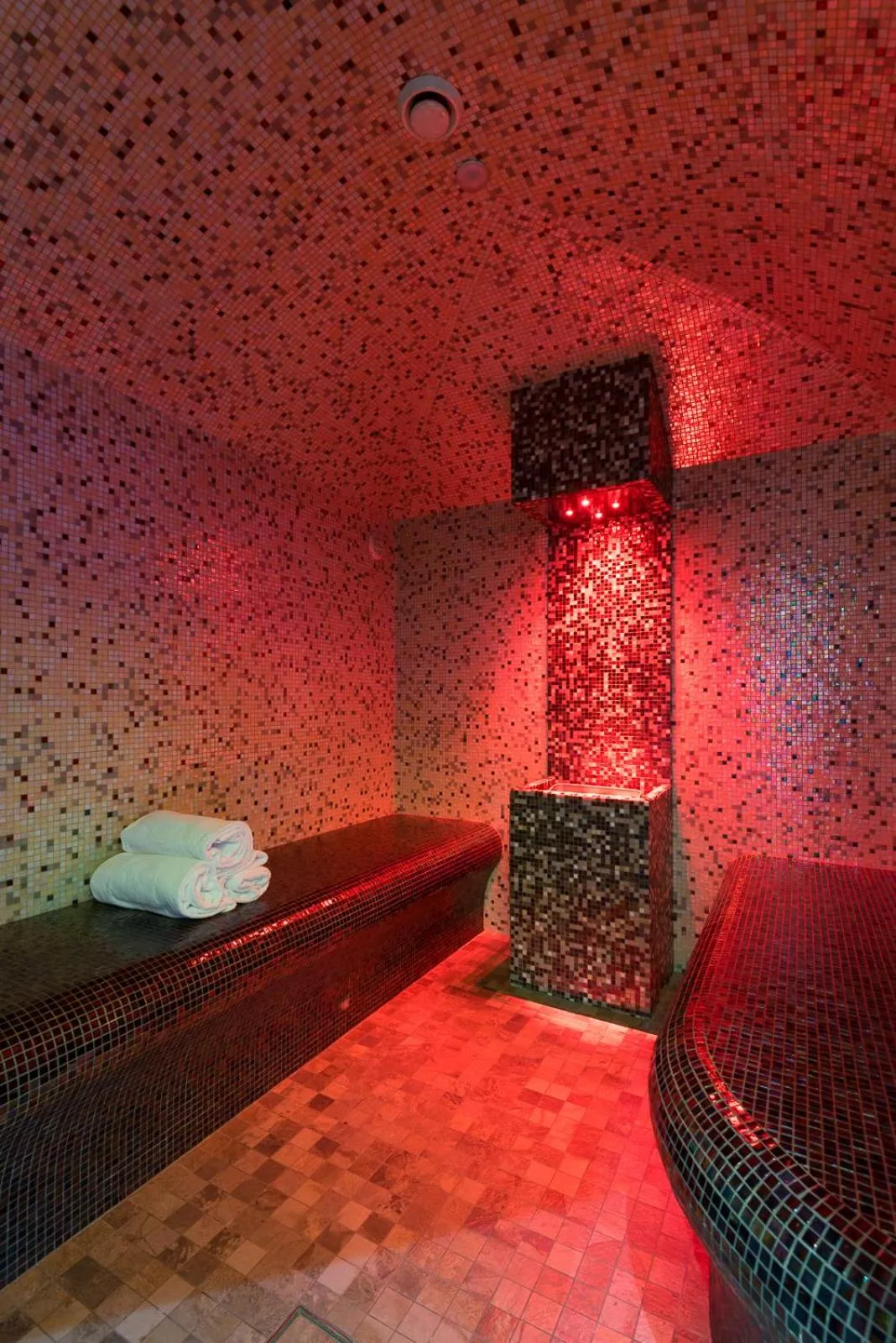 Spa and wellness centre/facilities, Bed in Hotel Viest