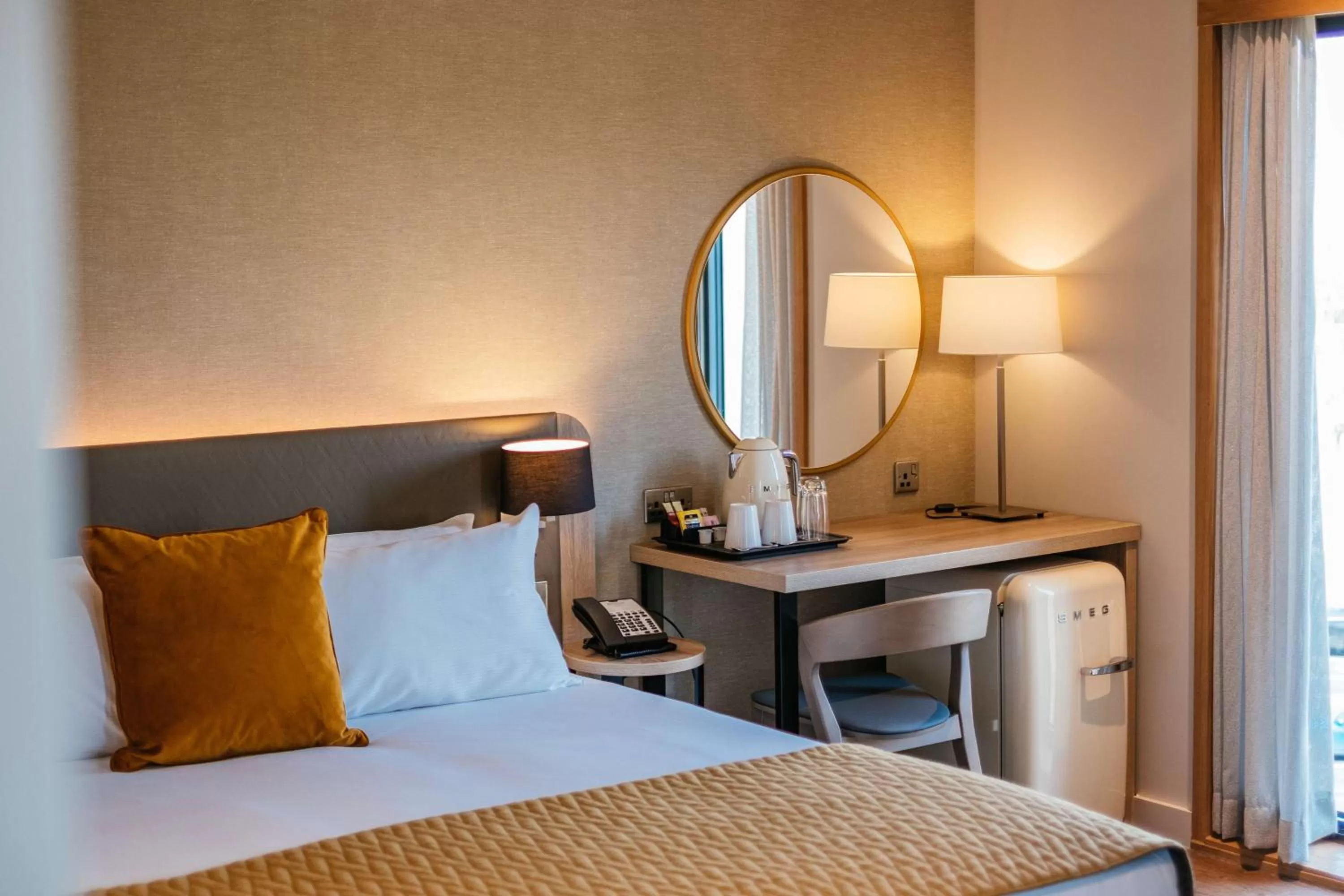 Bedroom, Bed in Hilton Garden Inn Snowdonia