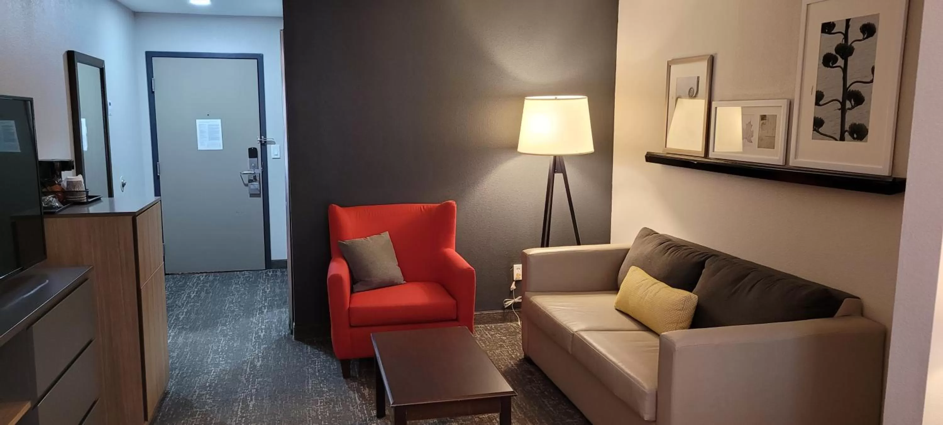 Seating area in Country Inn & Suites by Radisson, Canton, GA