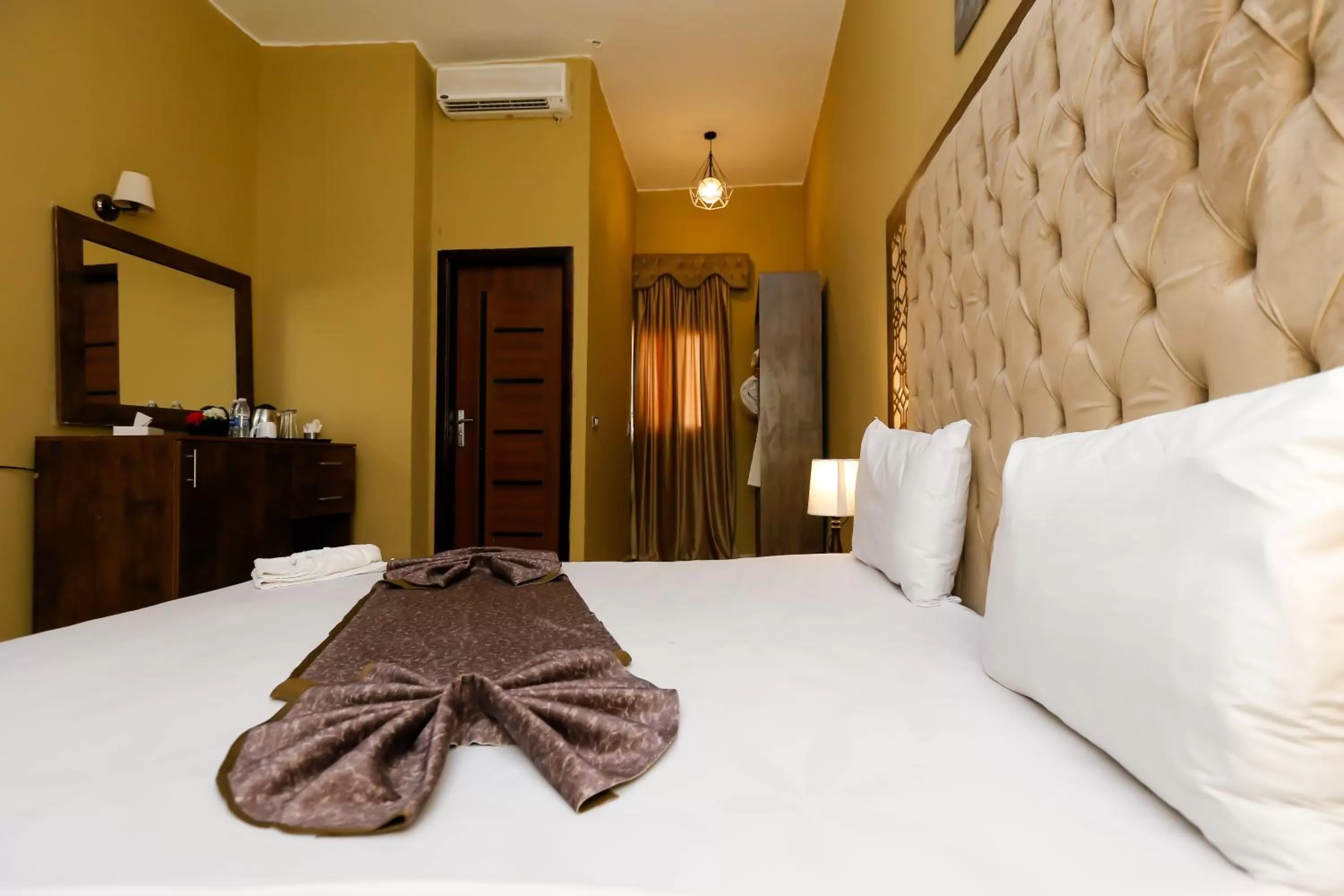 Photo of the whole room, Bed in King Cheops Inn - Pyramid View